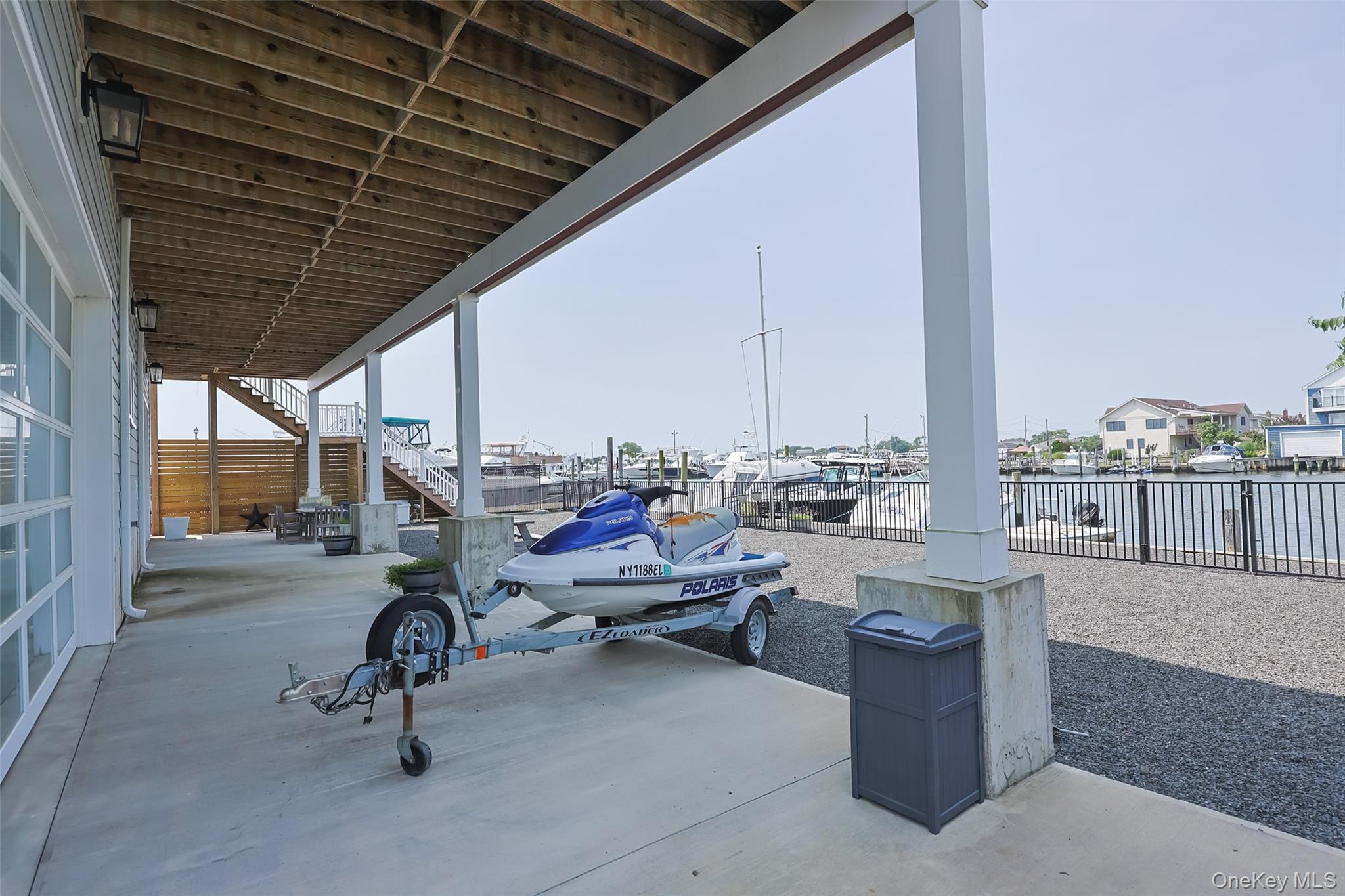 390 Shore Road — photo 22