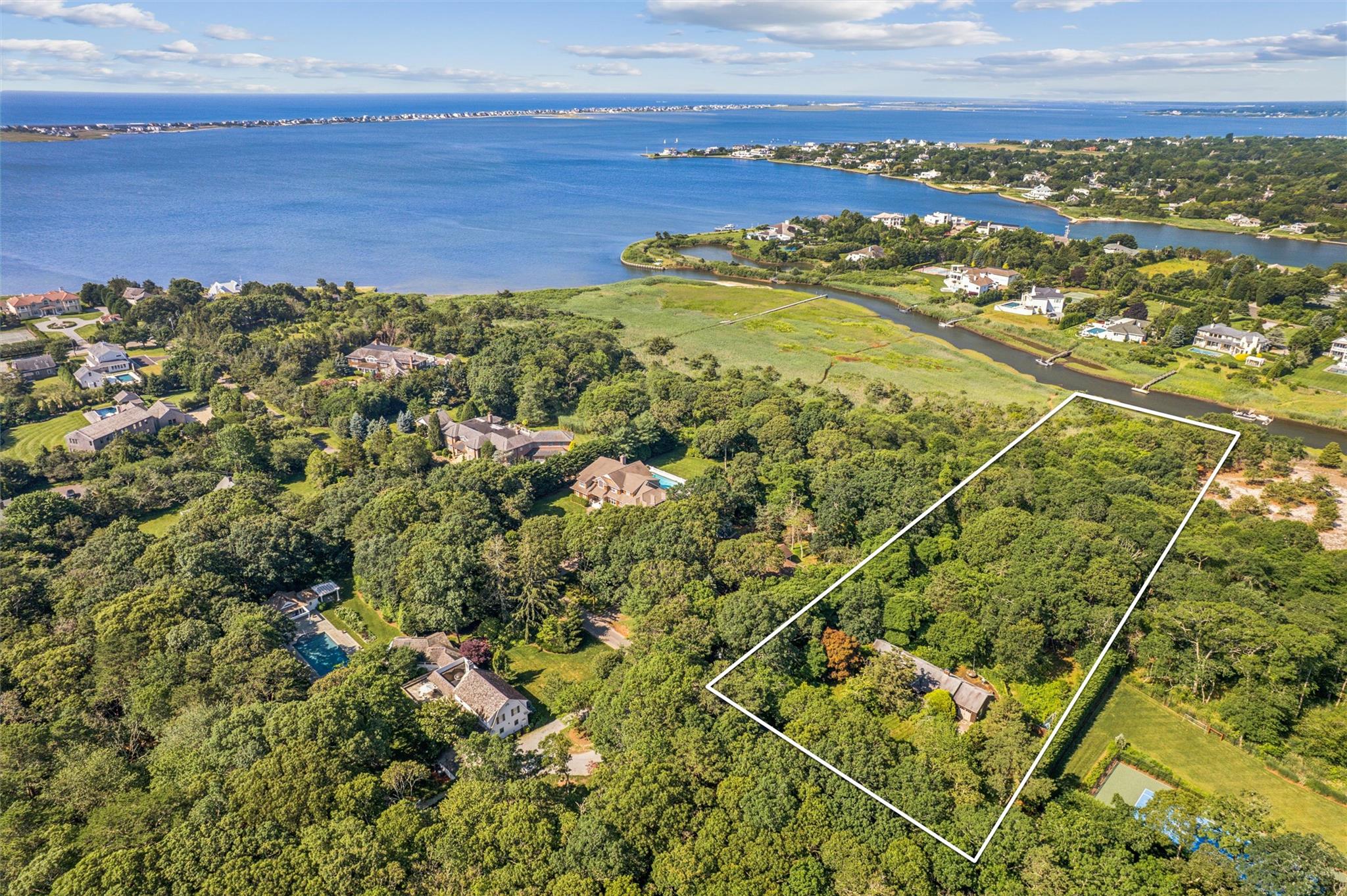 27 Jagger Lane, Westhampton