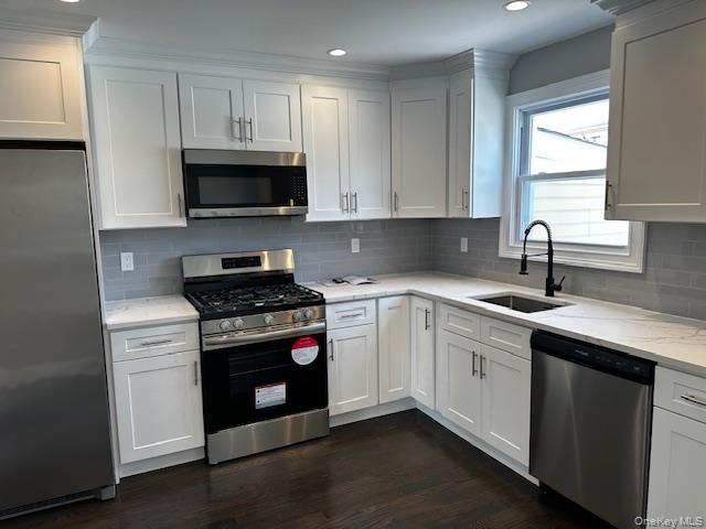 558 Oxford Road — photo 3