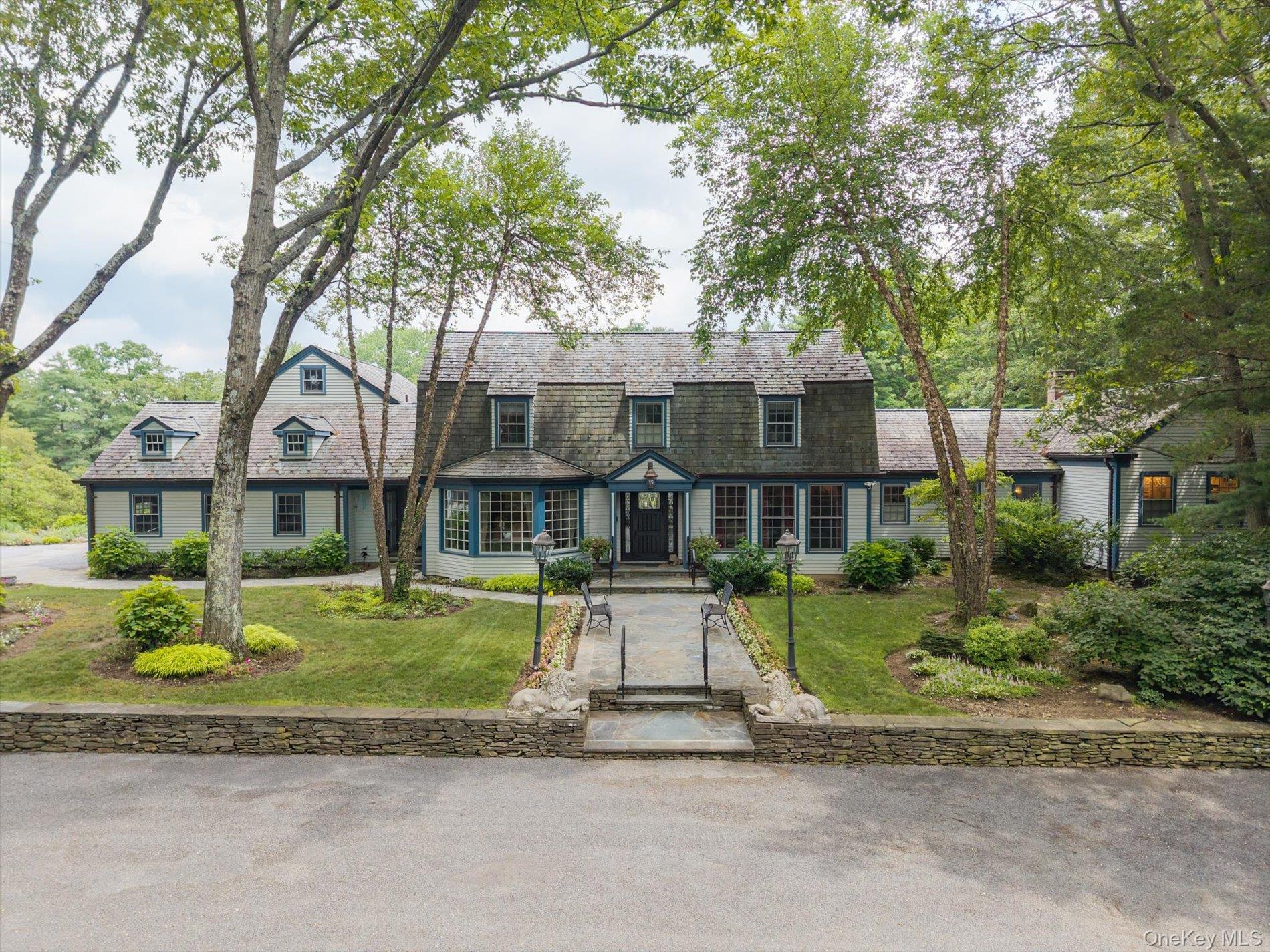 4 Clock Tower Lane, Old Westbury