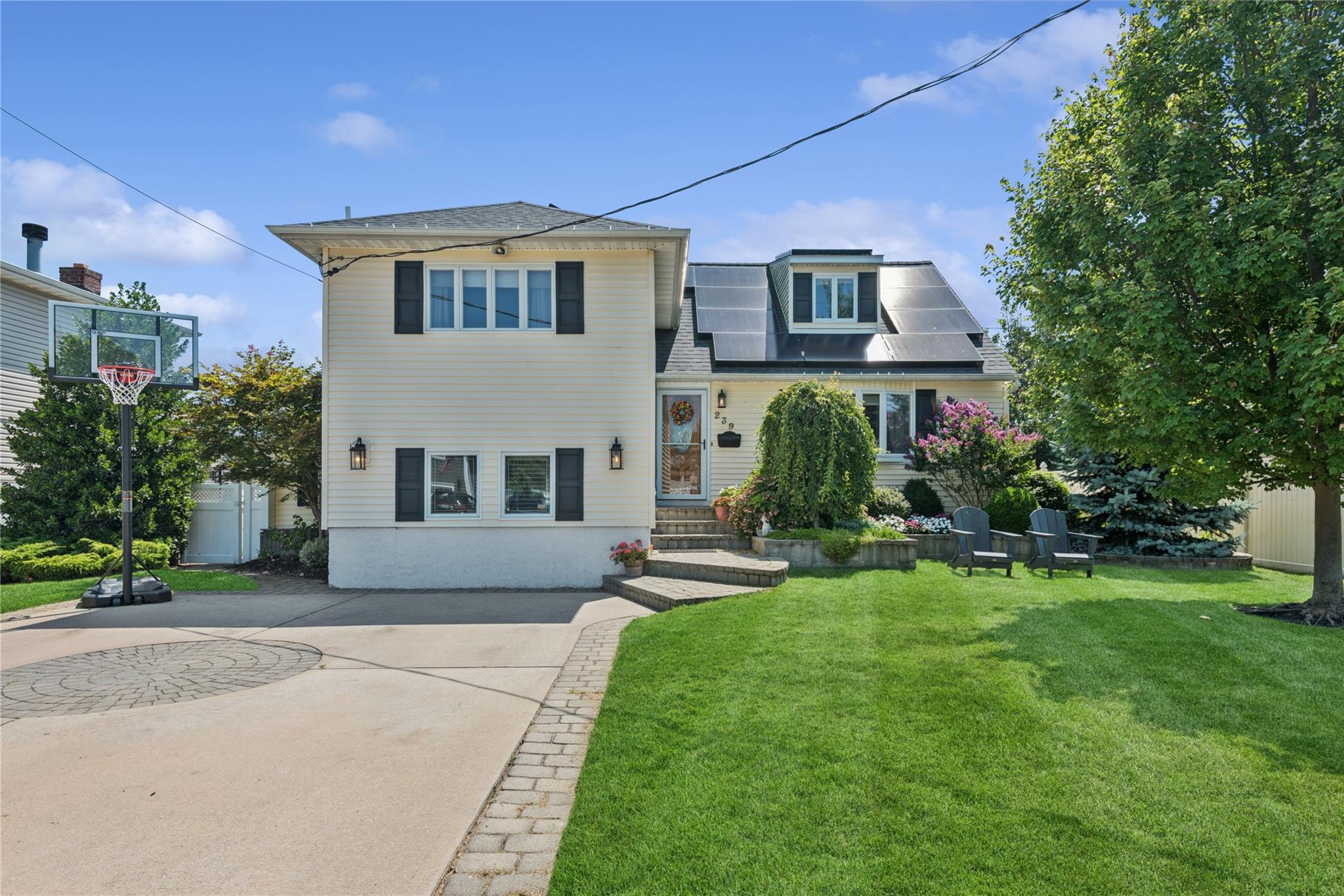239 End Avenue, Massapequa