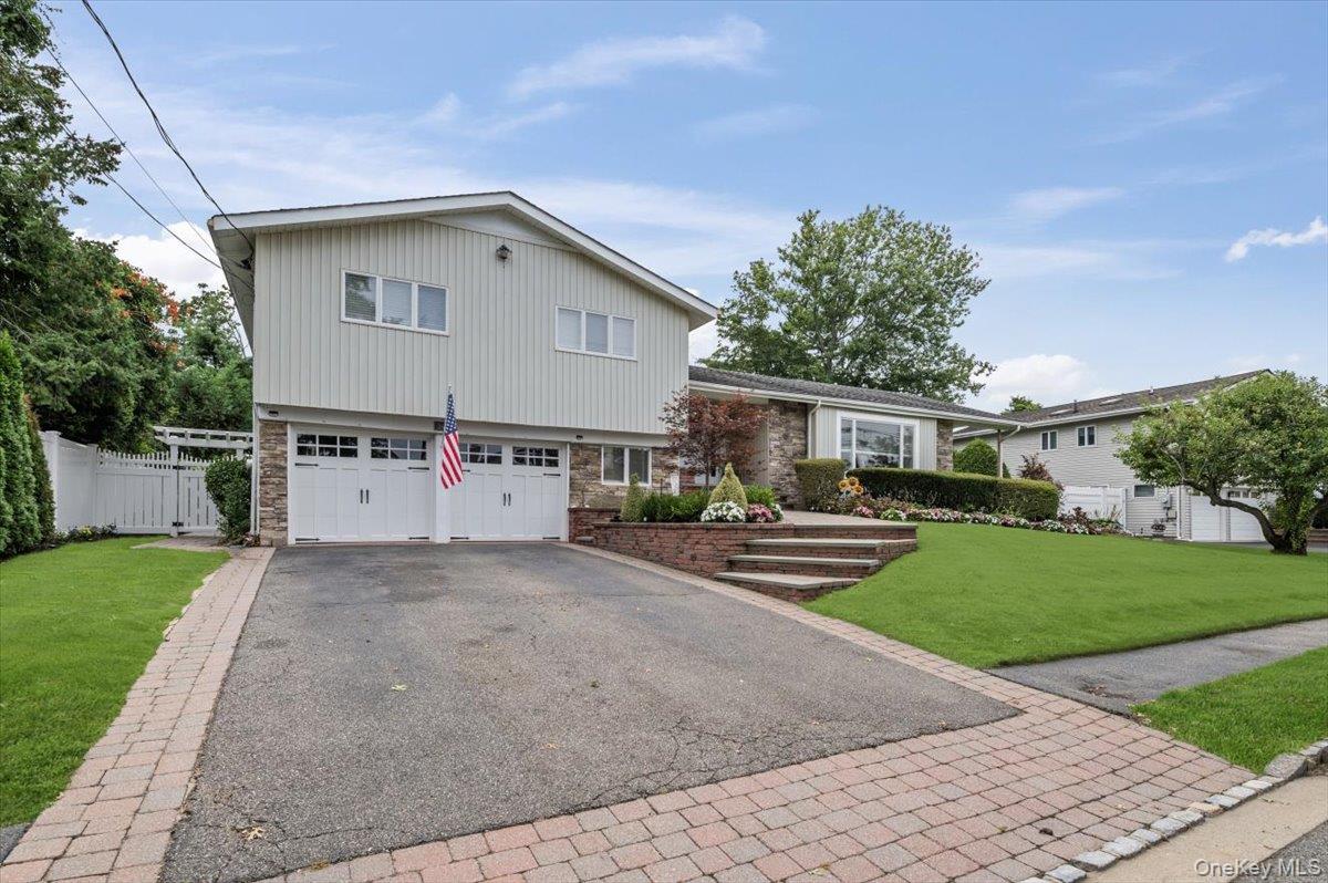 308 Sunset Boulevard, Massapequa
