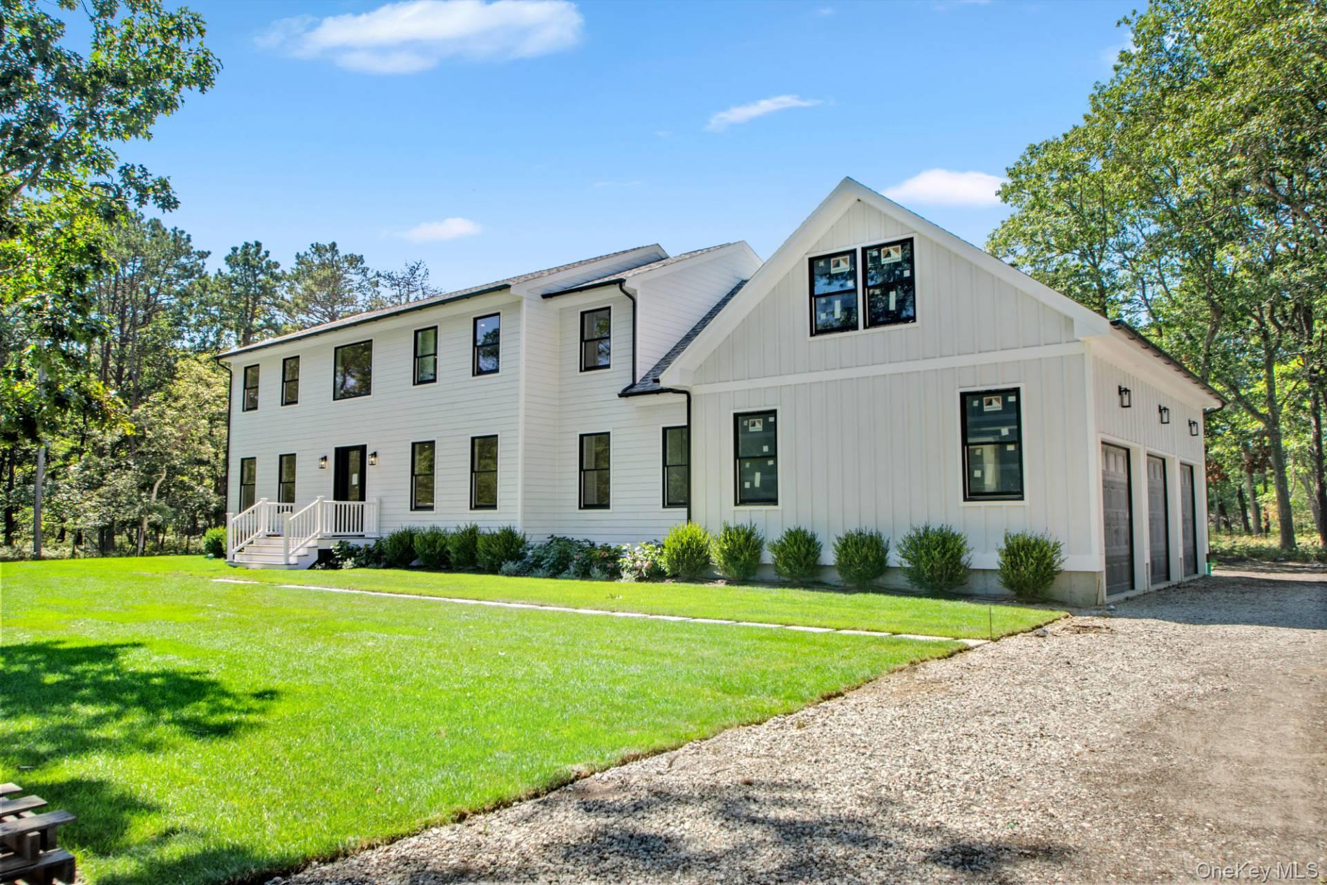 95 Summit Boulevard, Westhampton