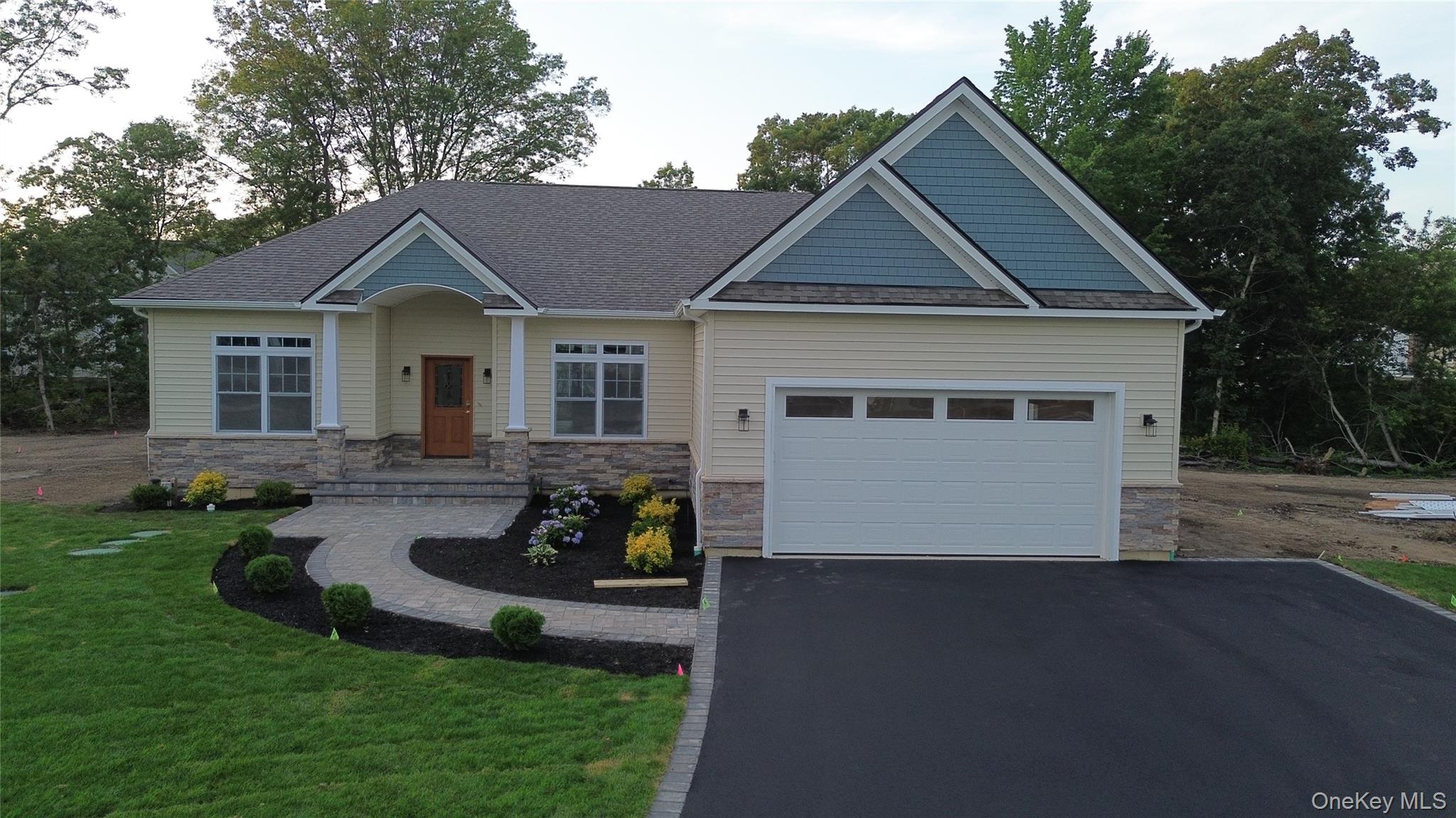 64 Blydenburgh Road, Centereach