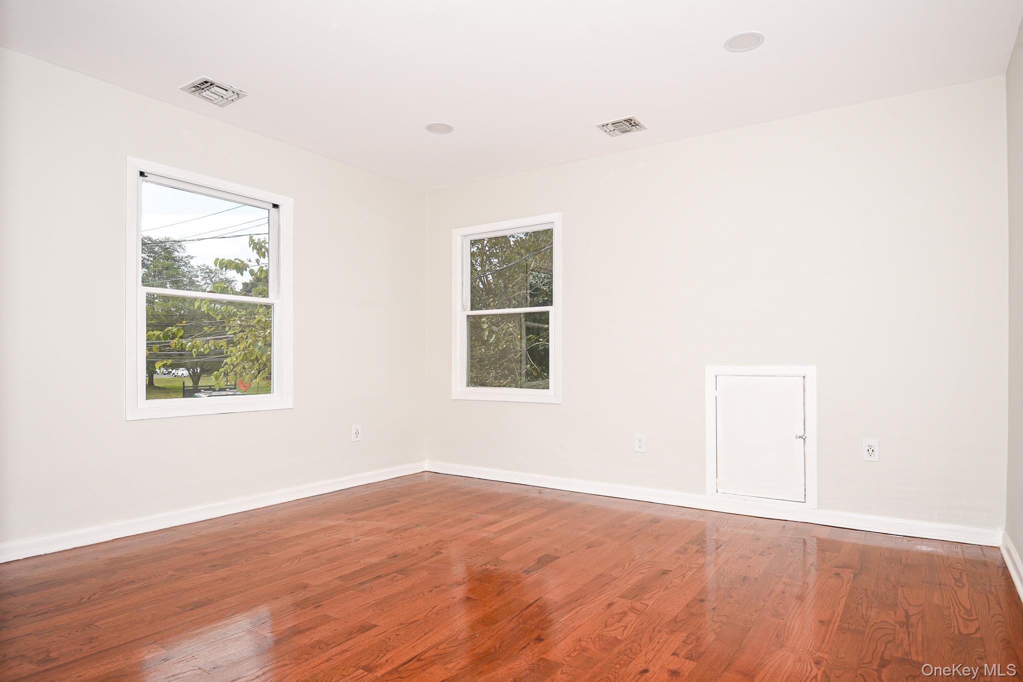 95 Pulaski Road — photo 32