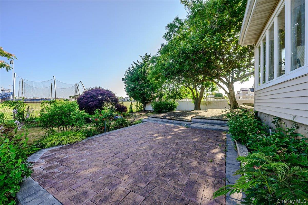 330 Harbor Drive — photo 8