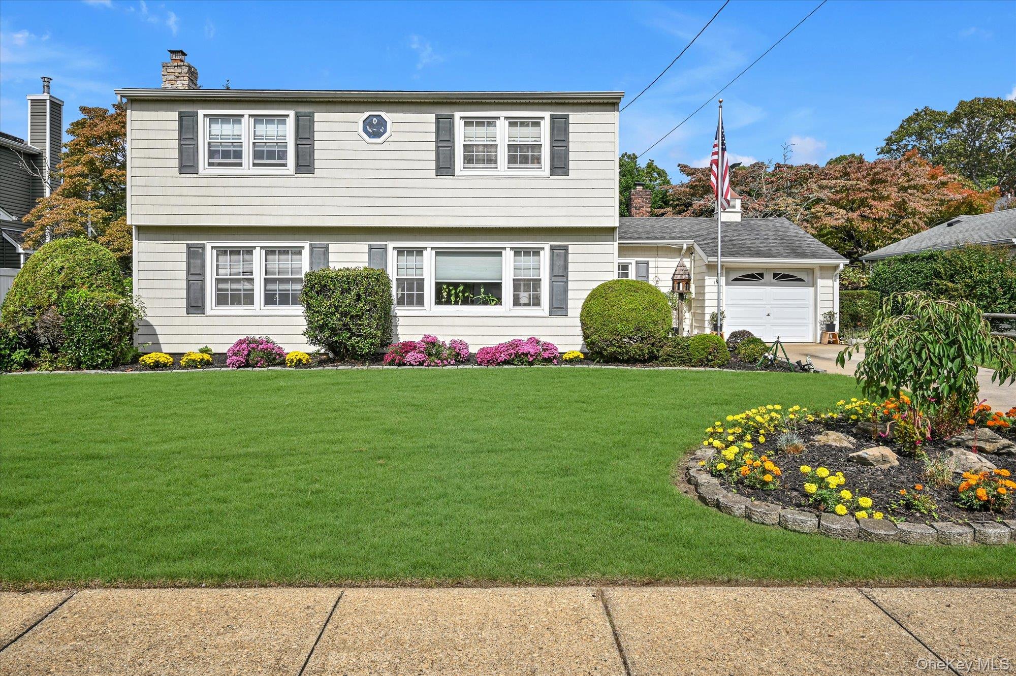 11 Pittsburgh Avenue, Massapequa