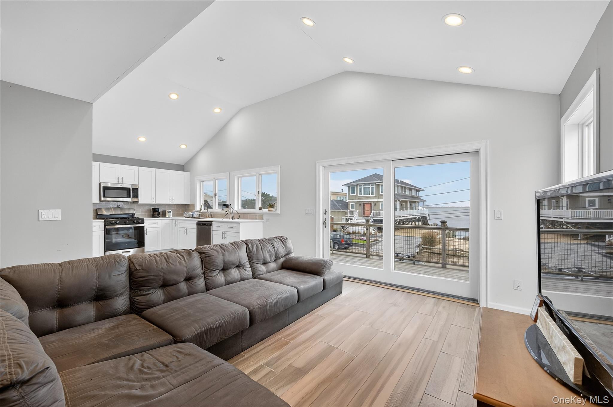 88 Bayview Avenue — photo 12