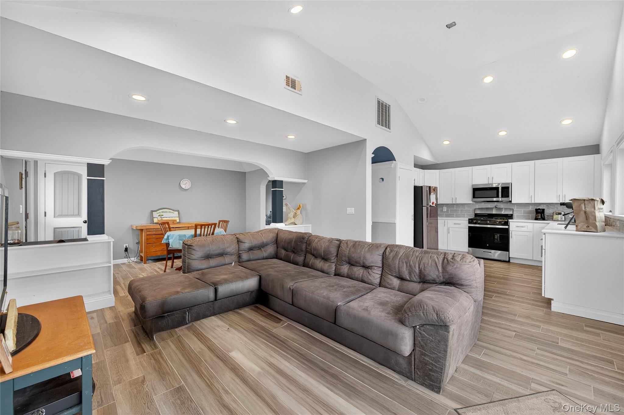 88 Bayview Avenue — photo 14