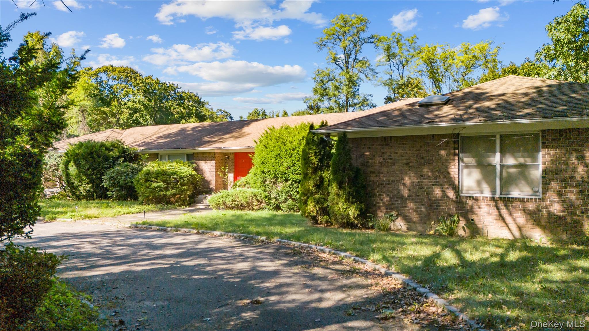 169 Middle Neck Road — photo 7