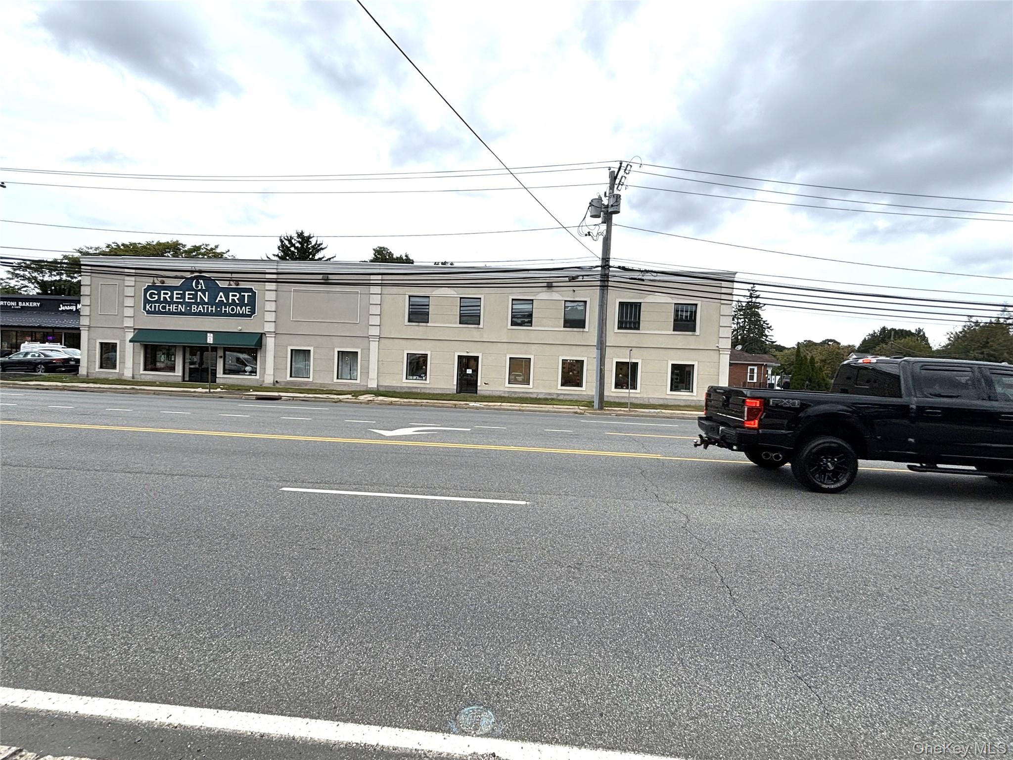 17 Jericho Turnpike, Huntington