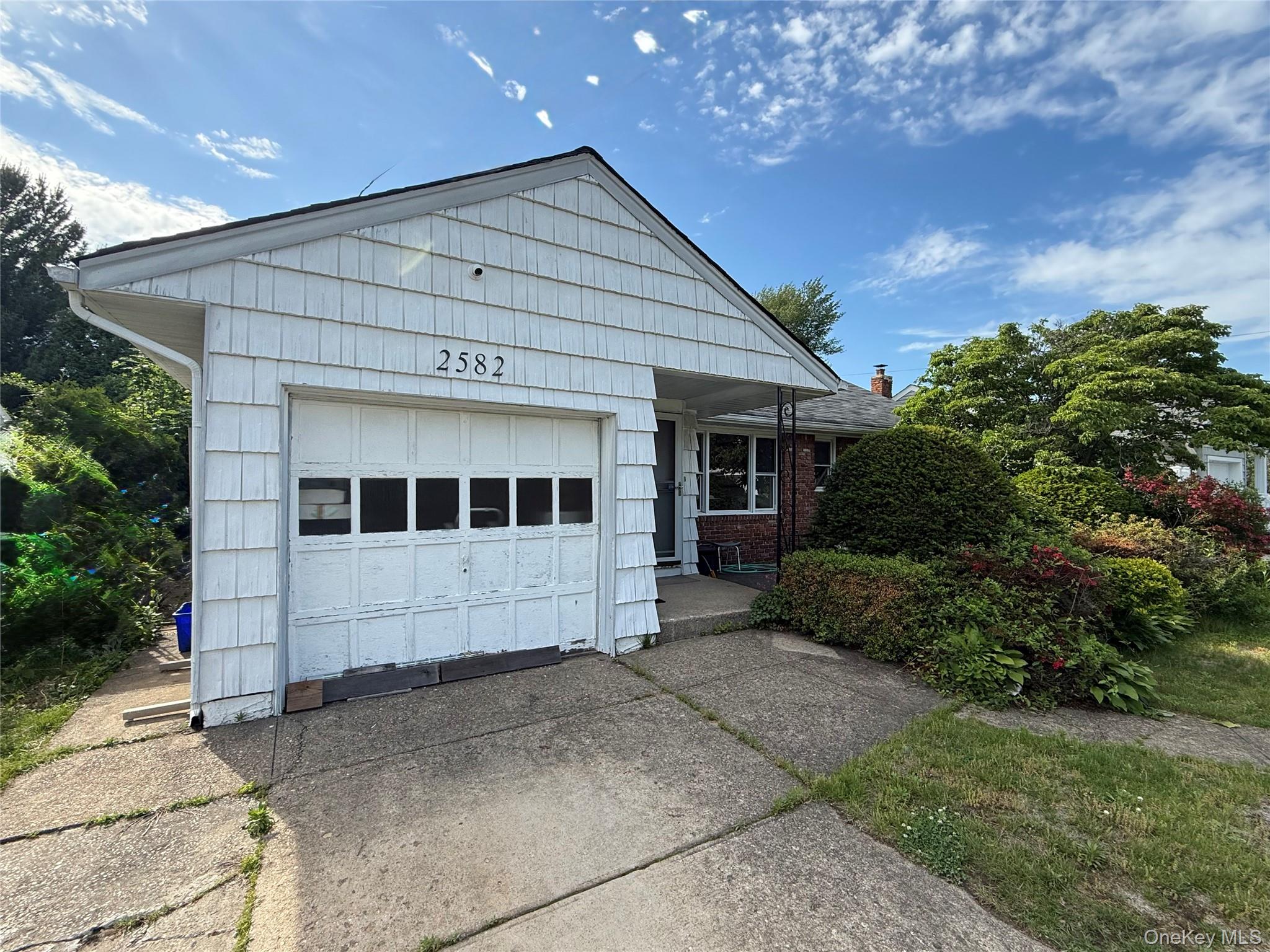 2582 Oceanside Road — photo 2