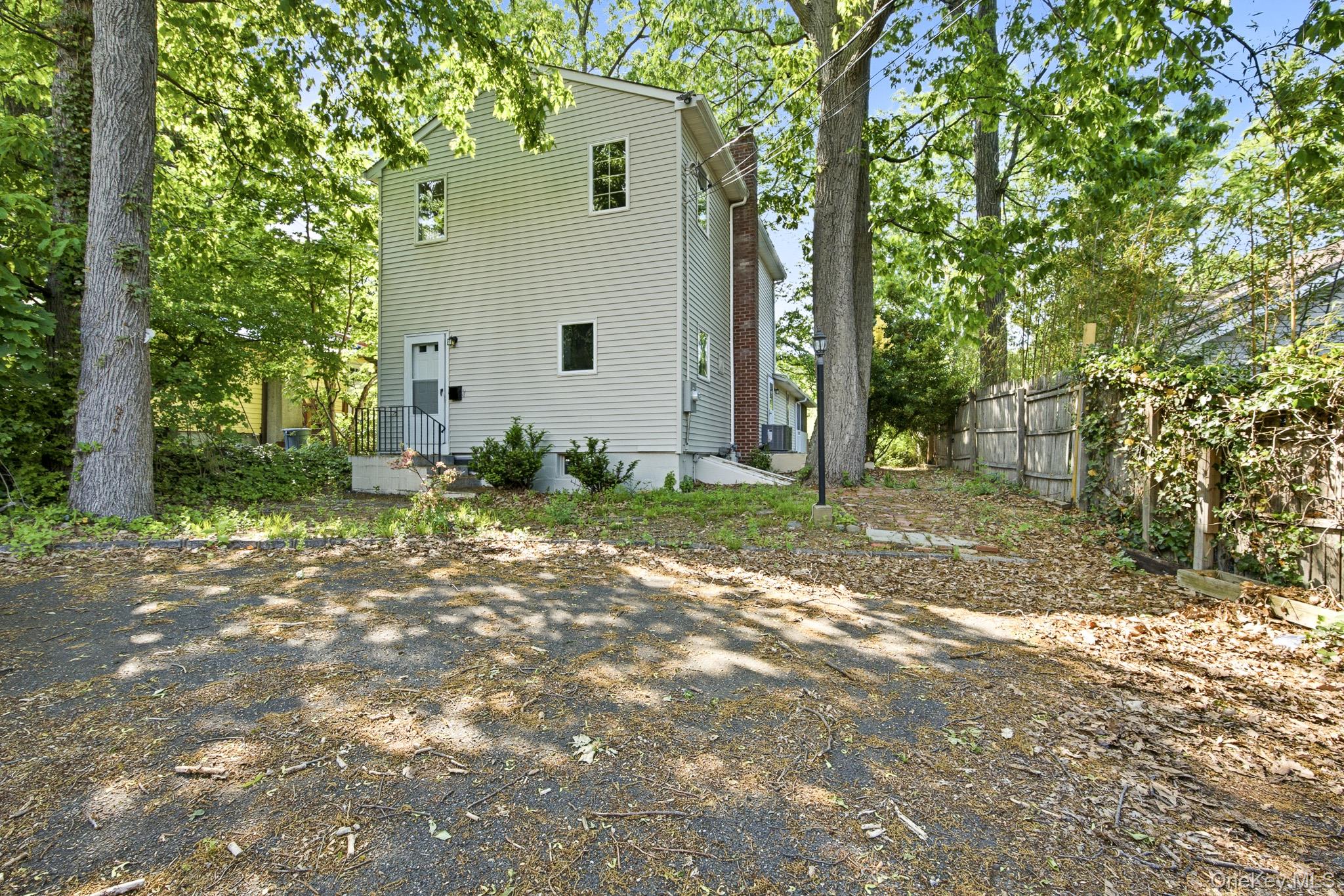 10 Woodland Lane, Huntington