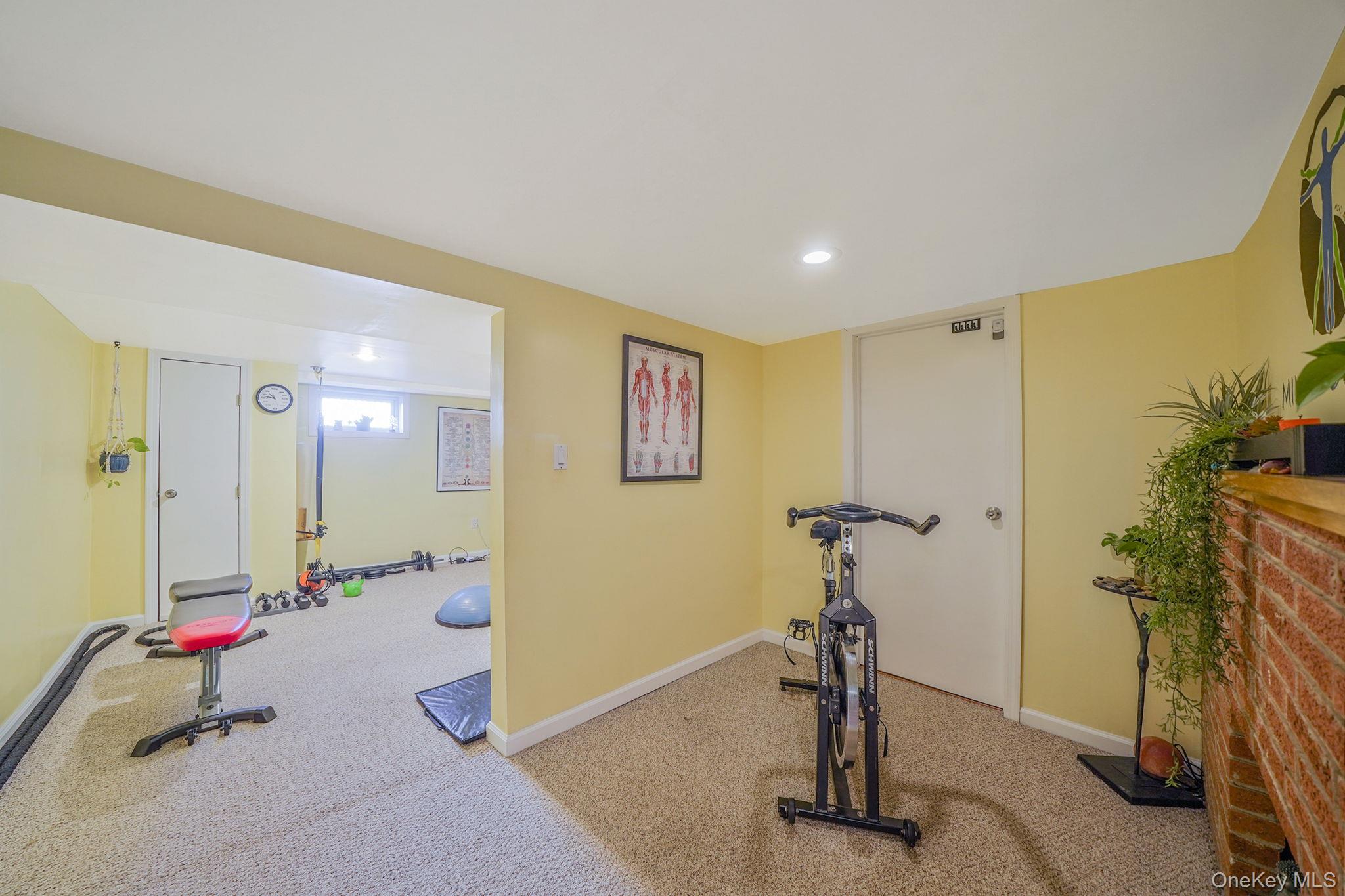 15 Penn Drive — photo 38