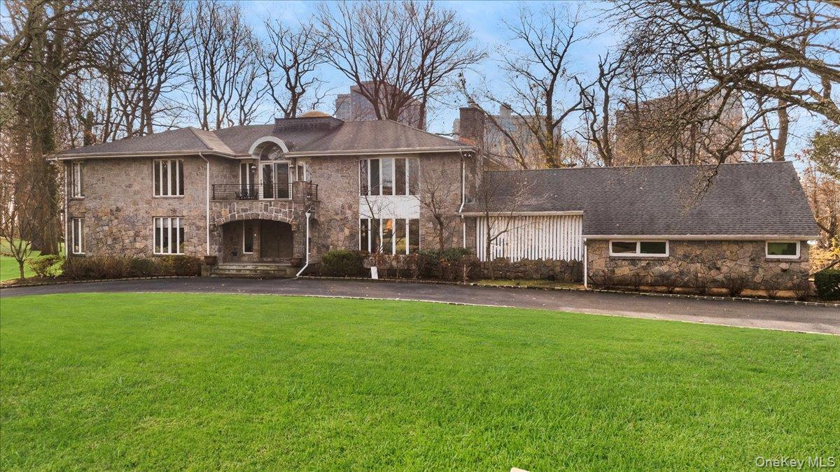 22 Lake Road, Great Neck