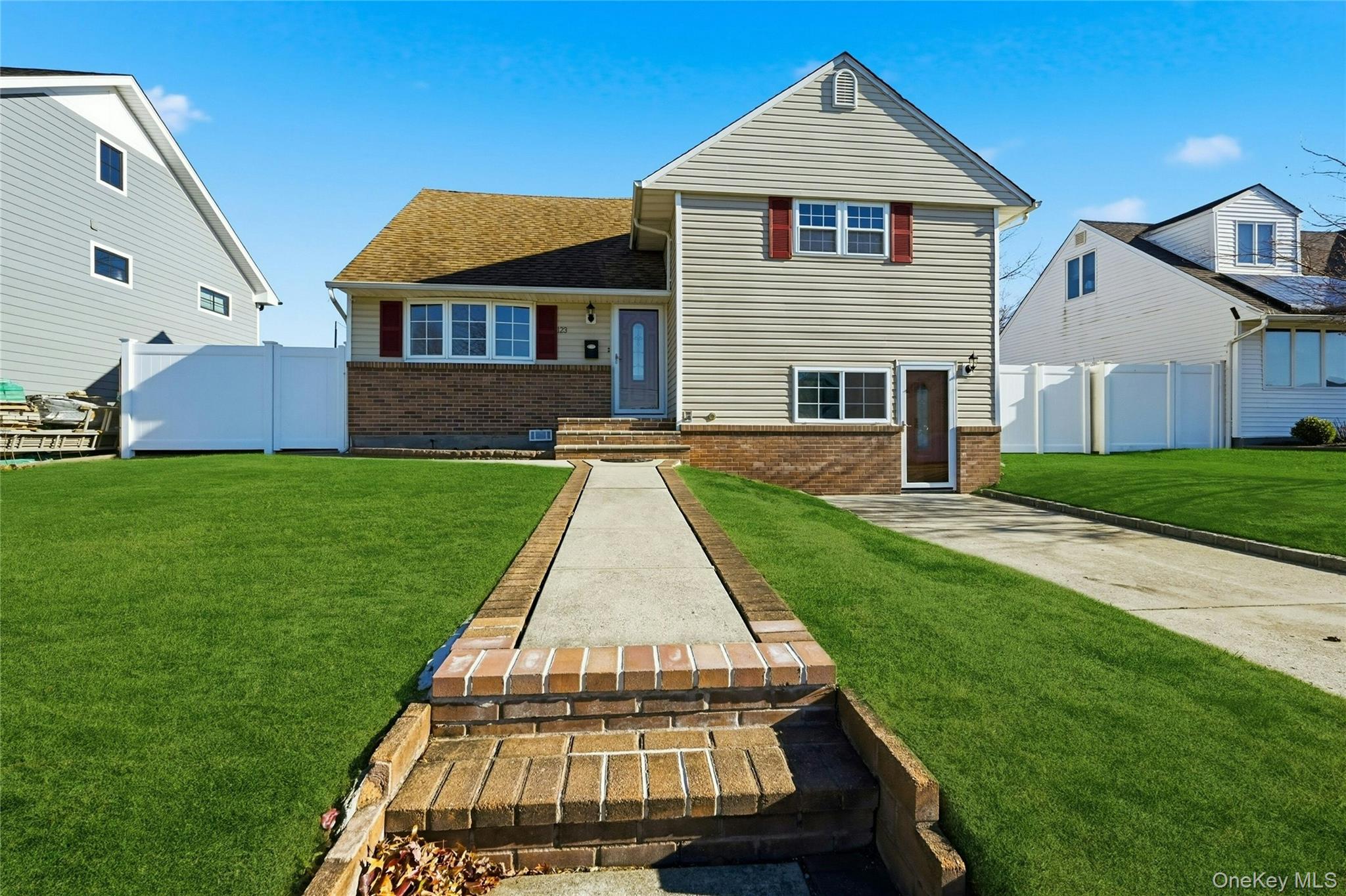 123 Fordham Road, Hicksville