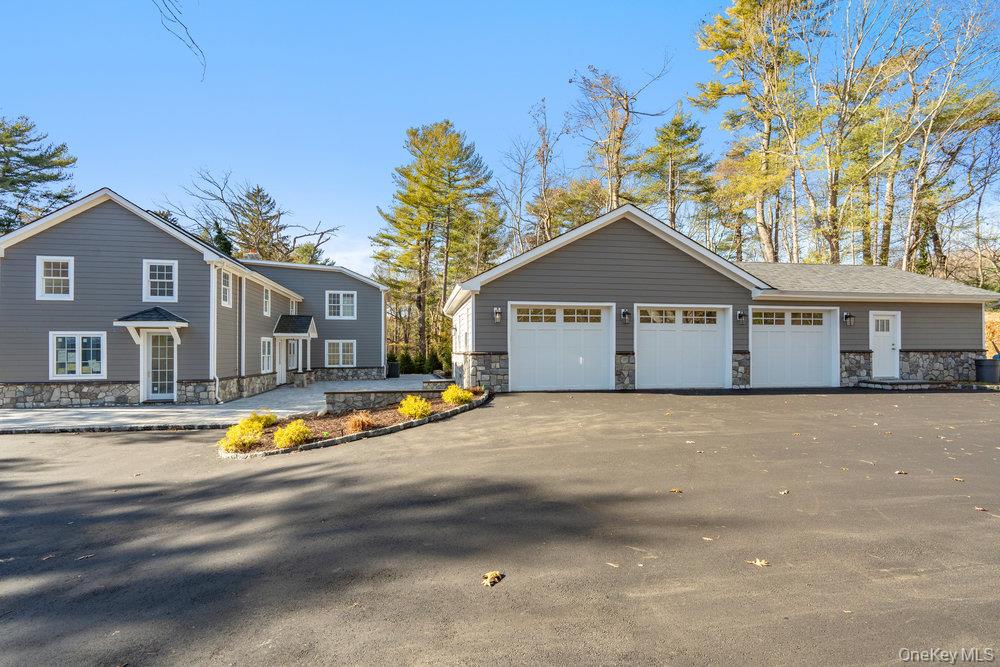 89 Mill River Road, Upper Brookville
