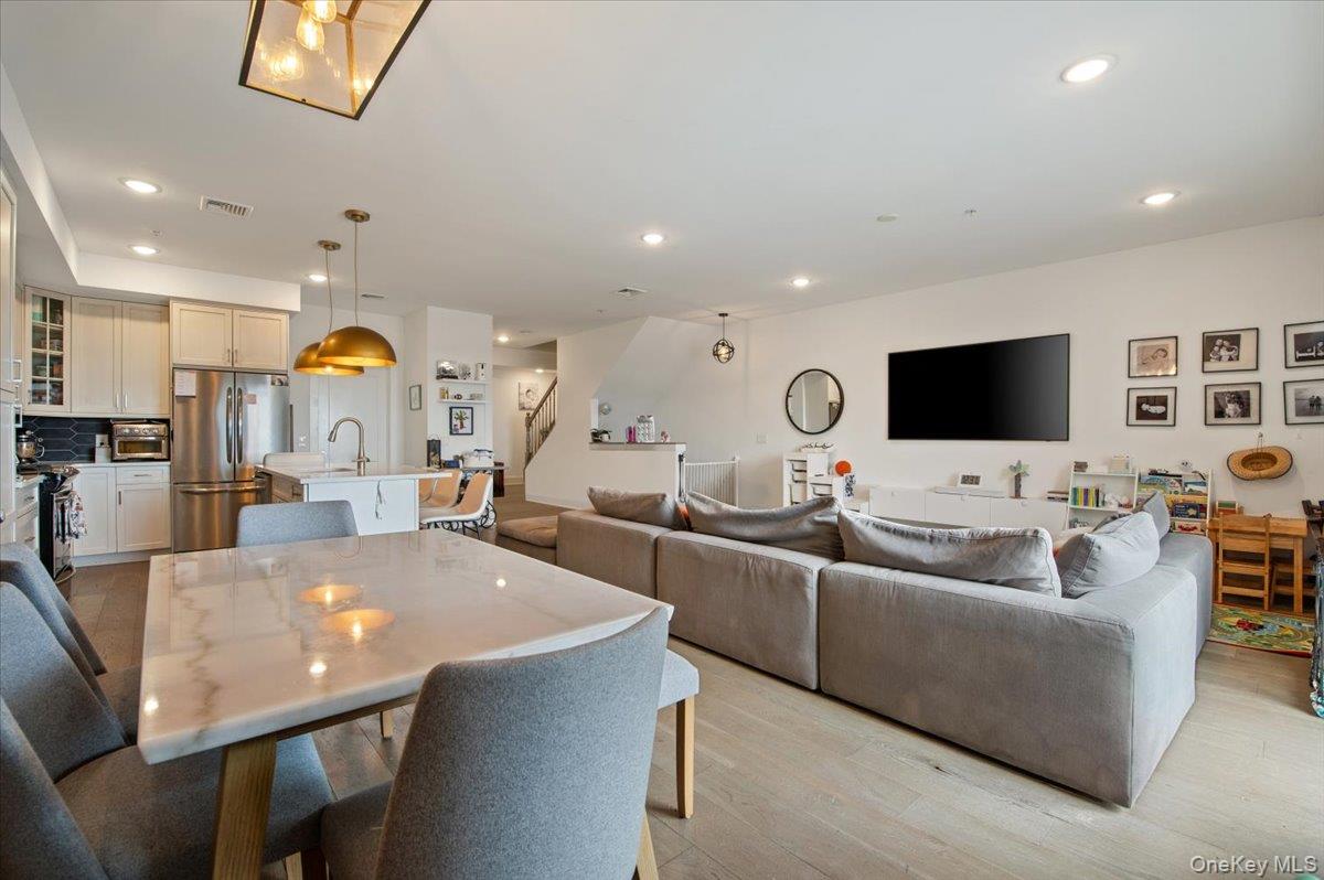 422 Marina Pointe Drive #422 — photo 8