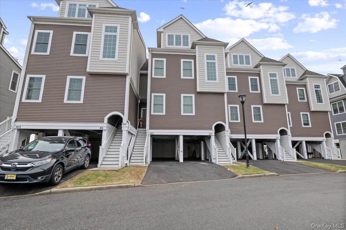 422 Marina Pointe Drive #422, East Rockaway