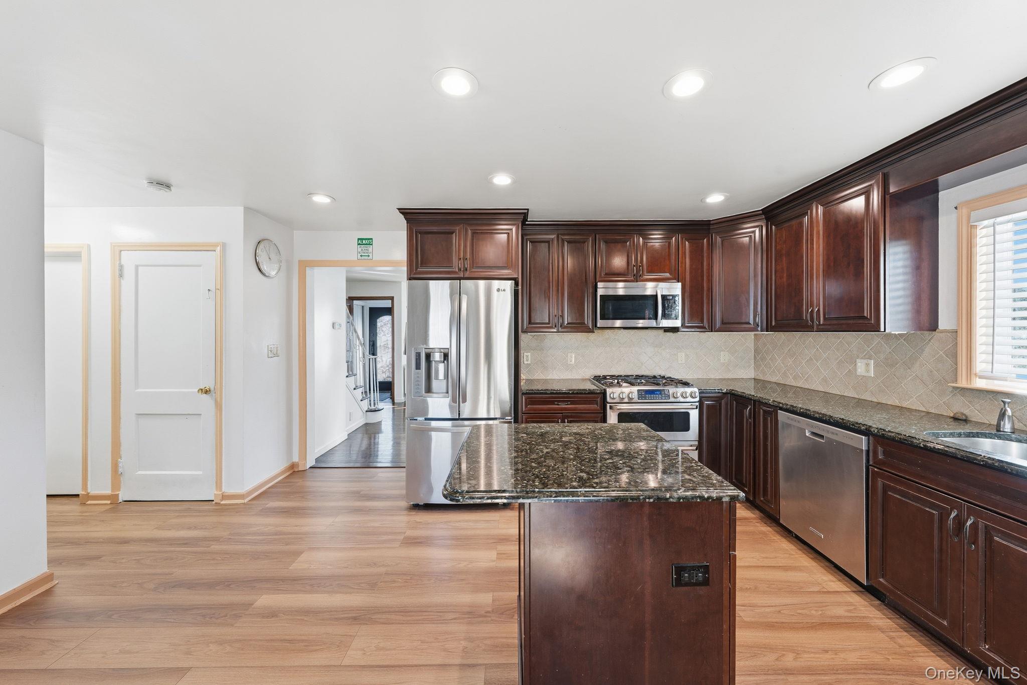 295 union Avenue — photo 3