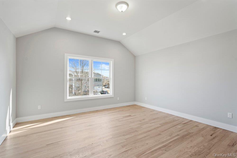 8 Violet Avenue — photo 11