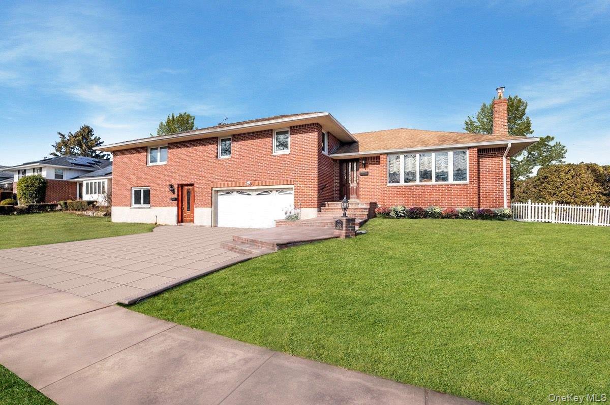 780 Regent Drive, Westbury