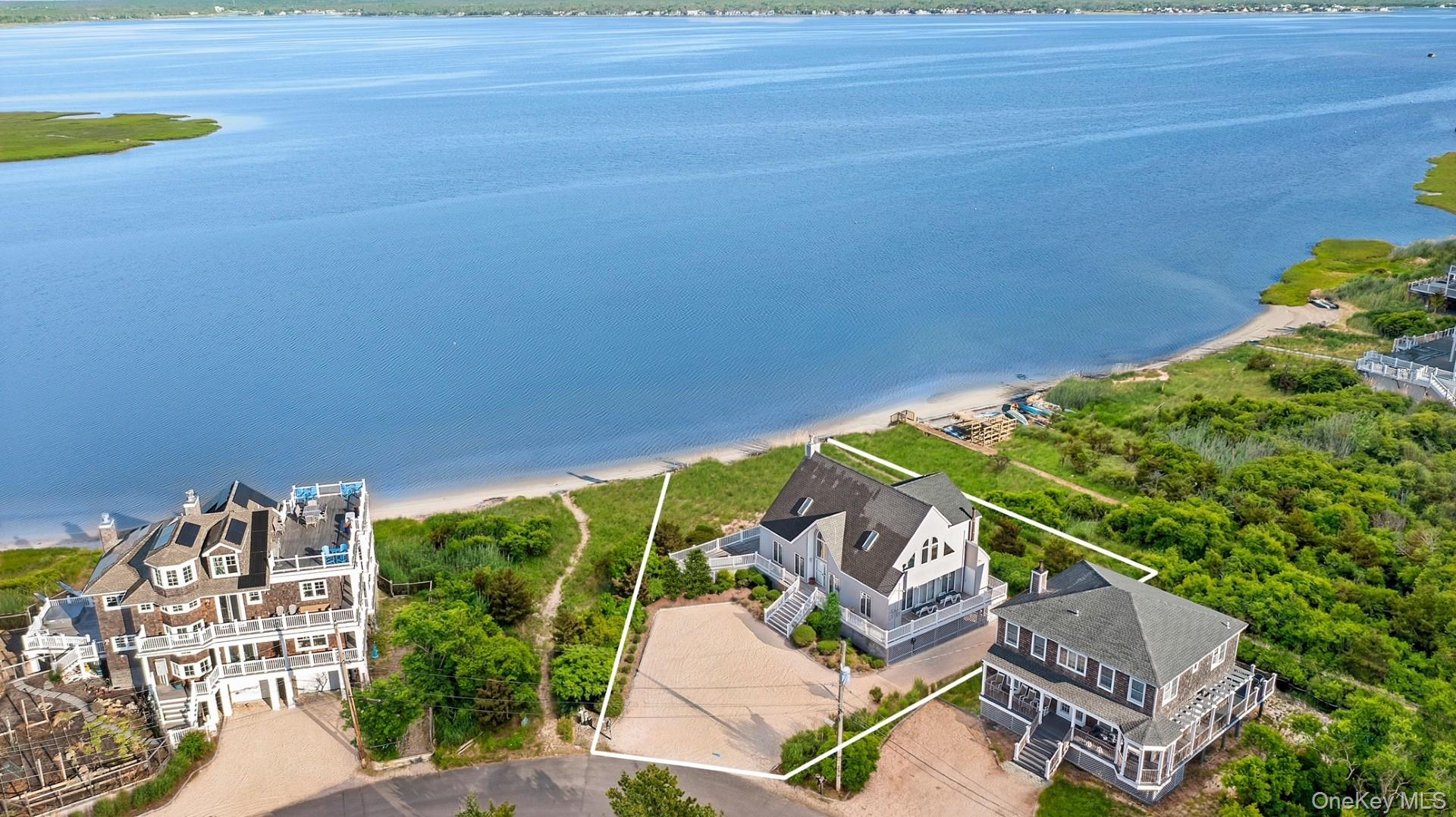 8 Dune Lane, Westhampton Dunes