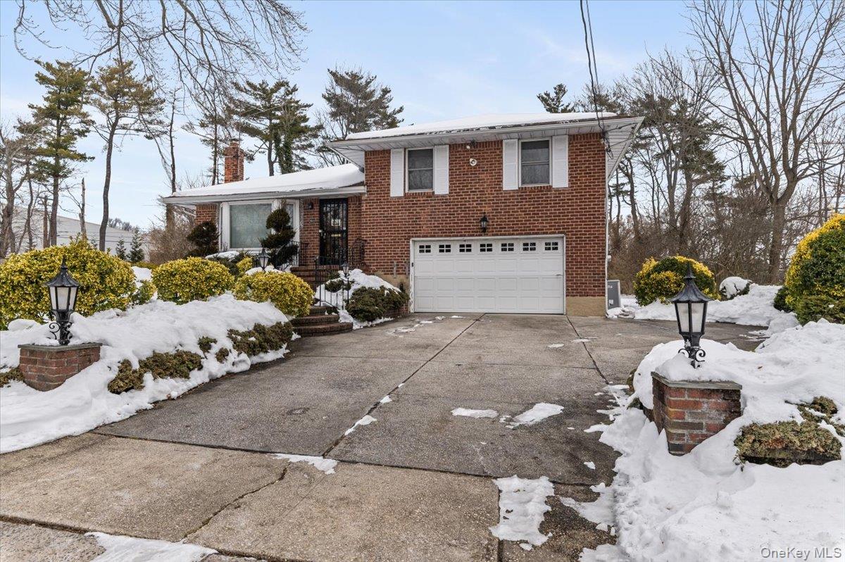 201 Martin Drive, Syosset