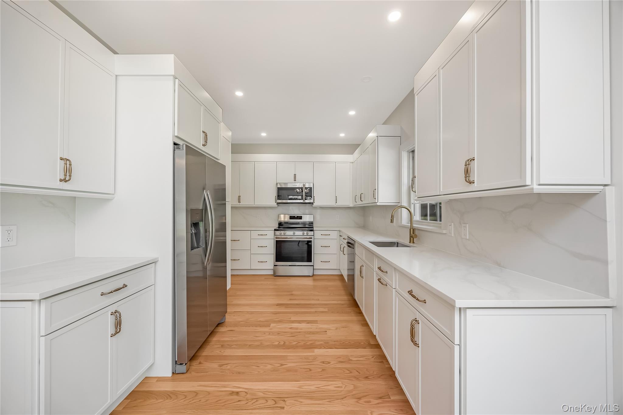 510 Bayport Avenue — photo 14