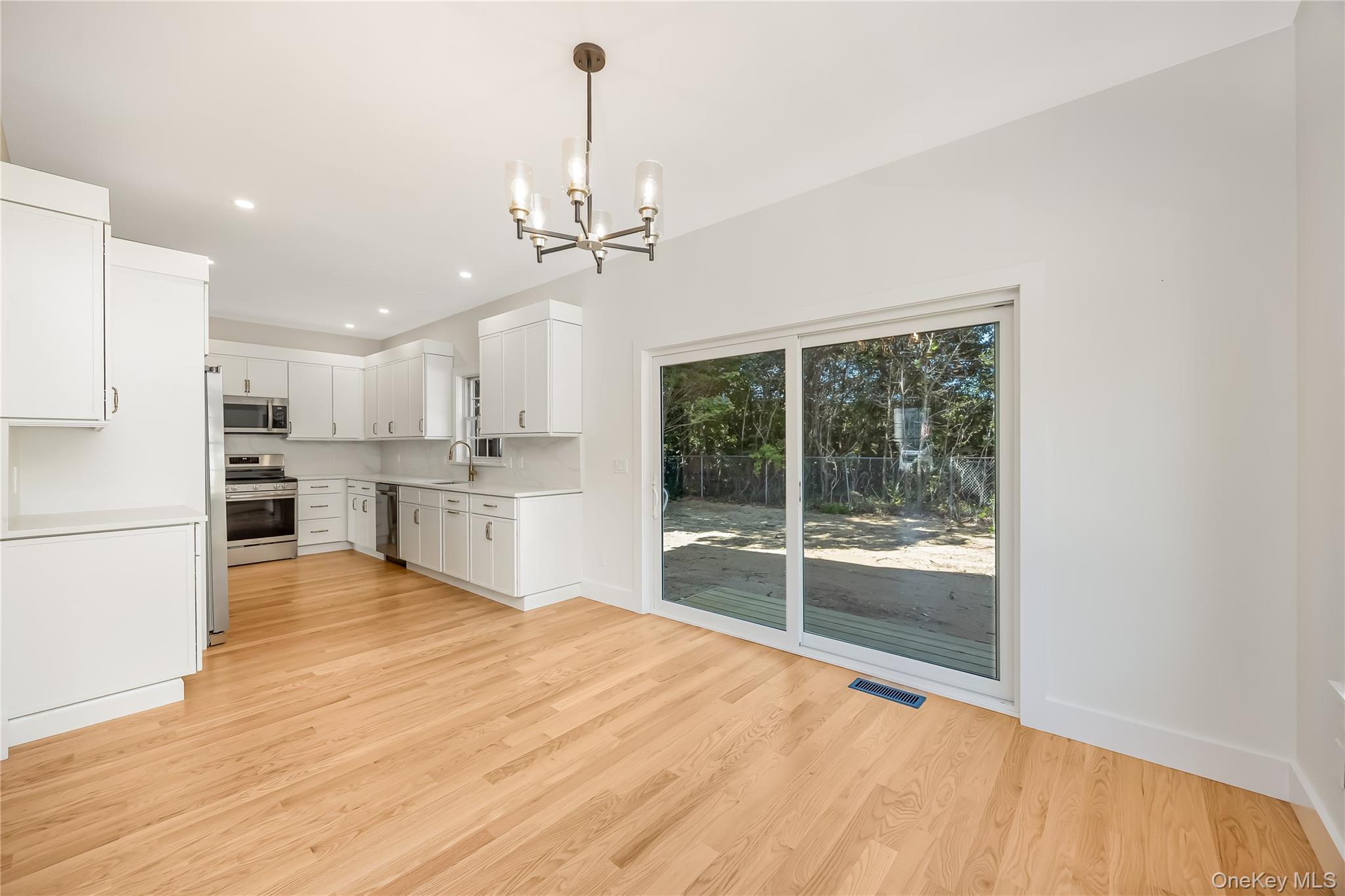 510 Bayport Avenue — photo 9