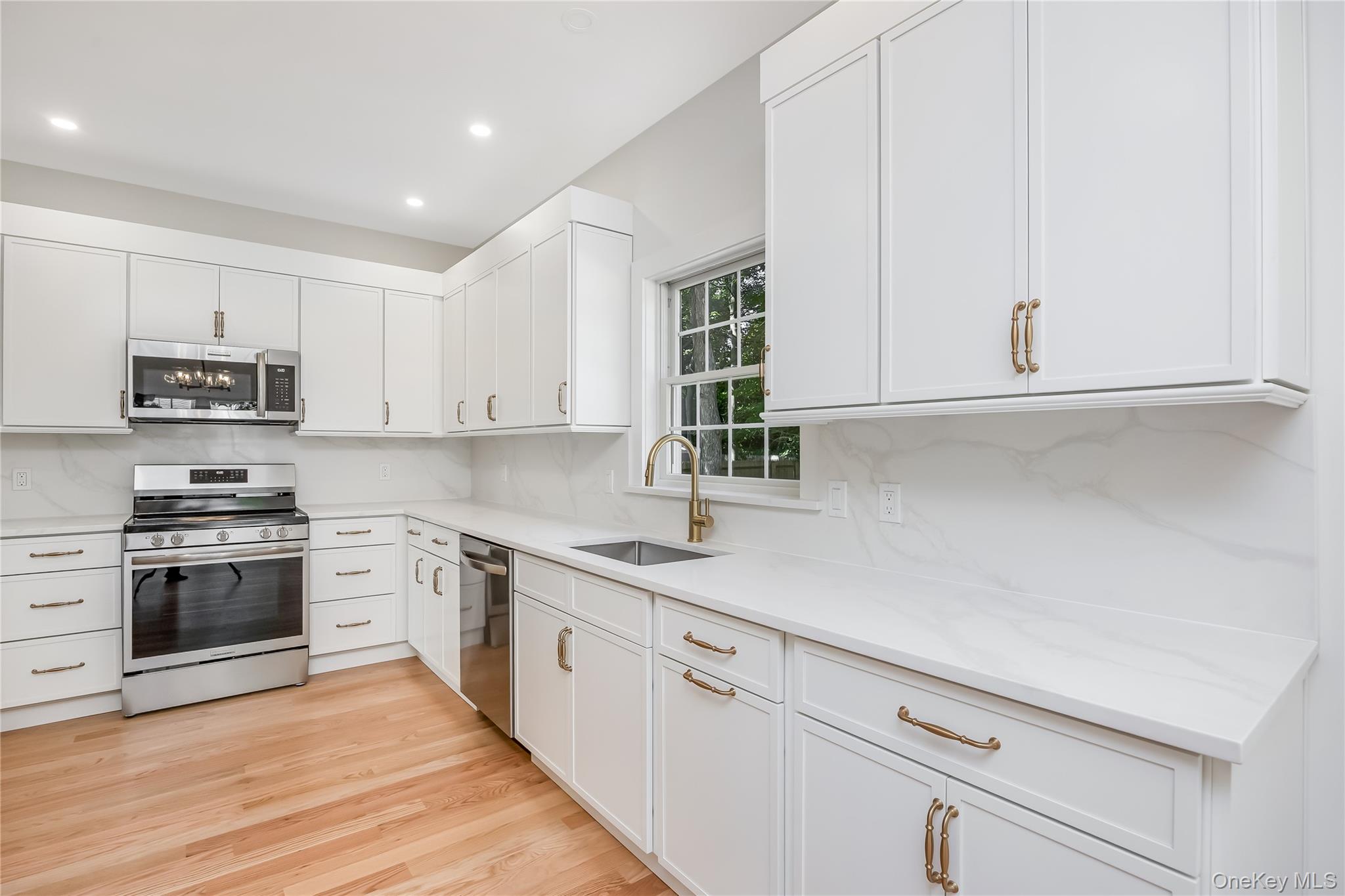 510 Bayport Avenue — photo 10