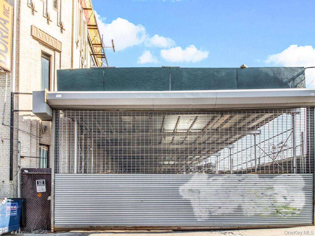 205-02 Jamaica Avenue — photo 2