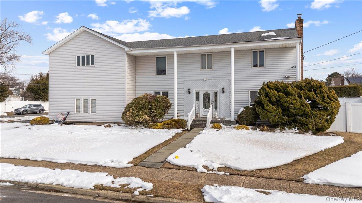 5 Lafayette Place, Massapequa