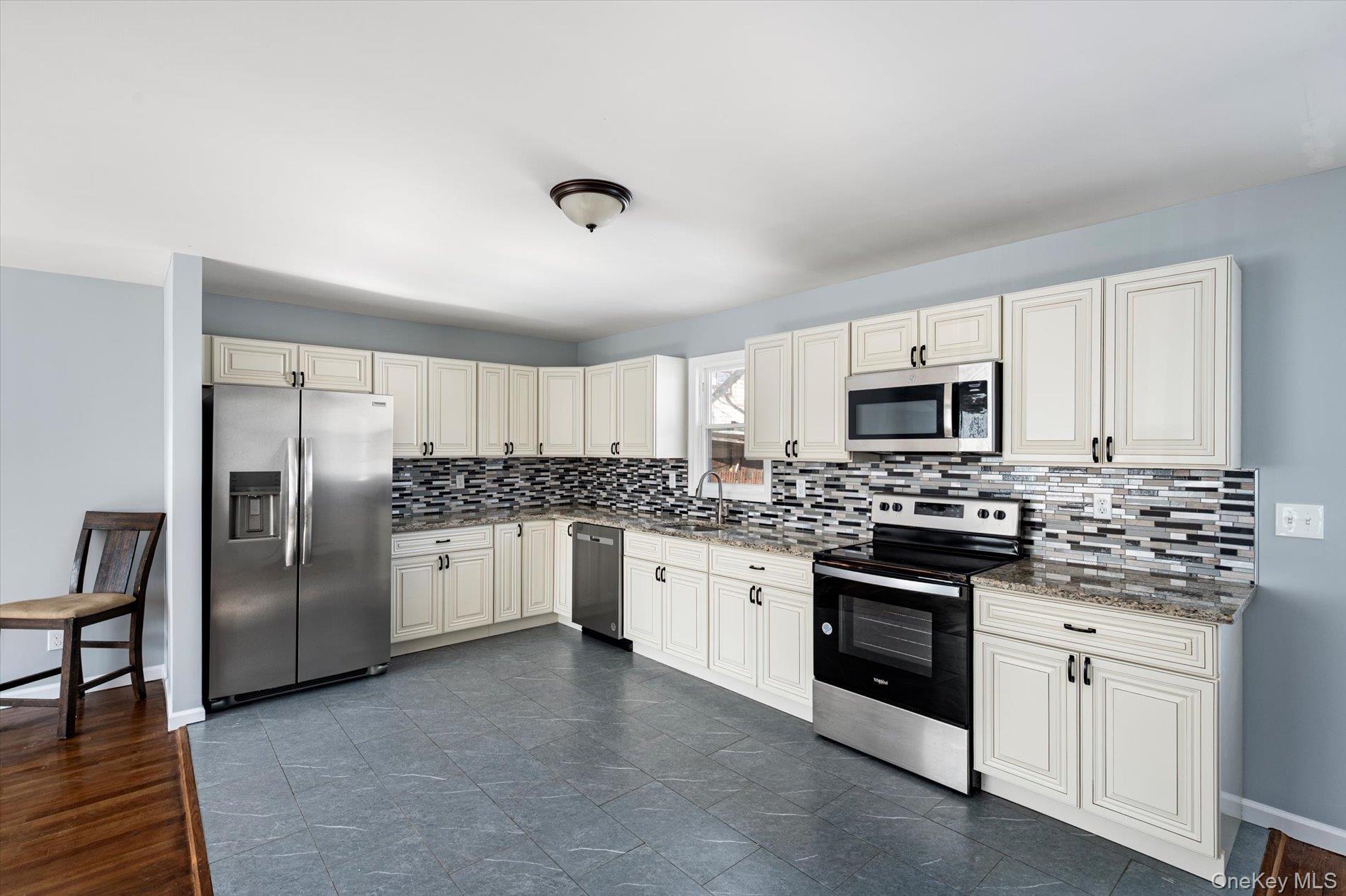 93 Garfield Boulevard — photo 6