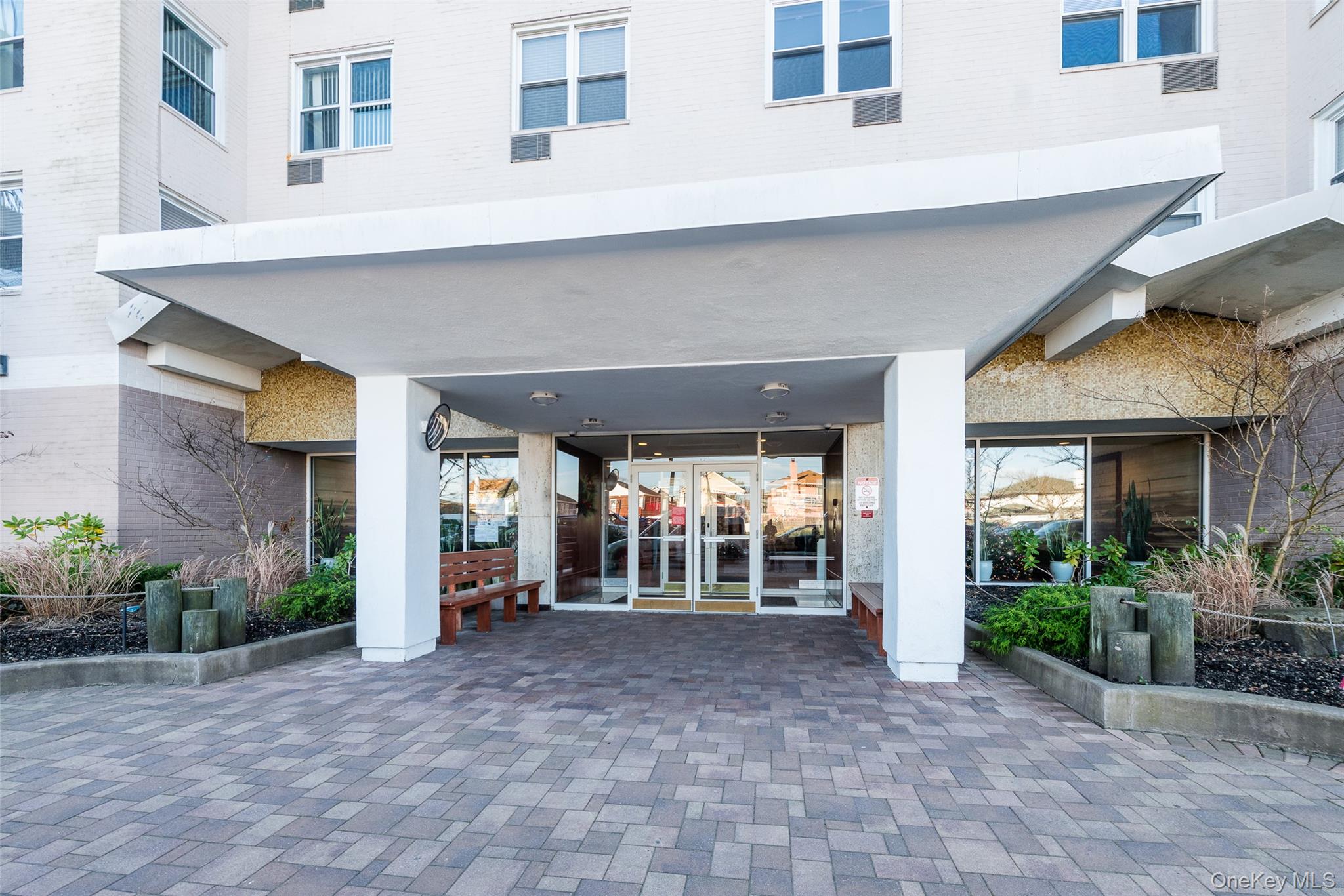 522 Shore Road #2AA, Long Beach