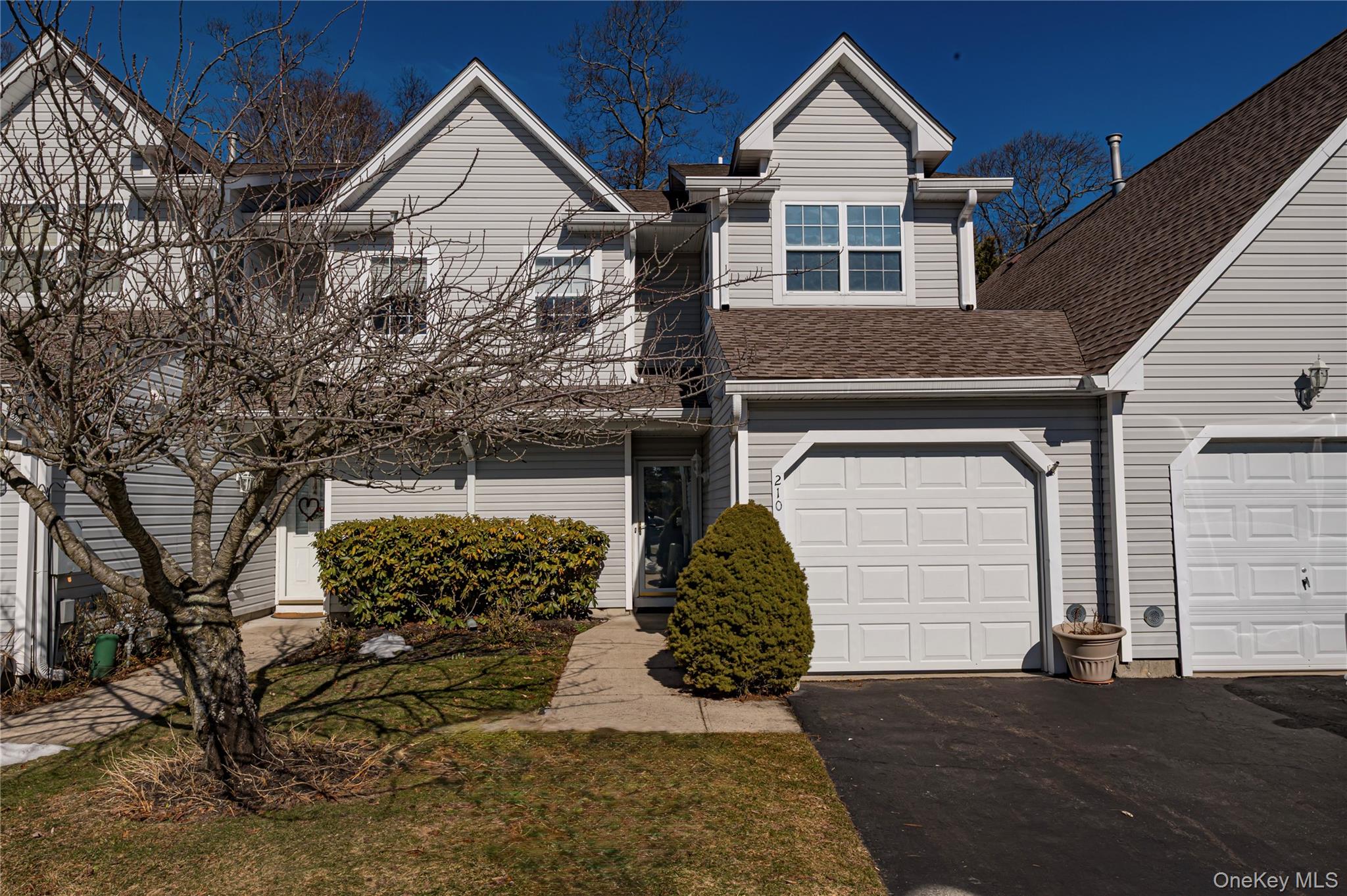 210 Erik Drive, East Setauket