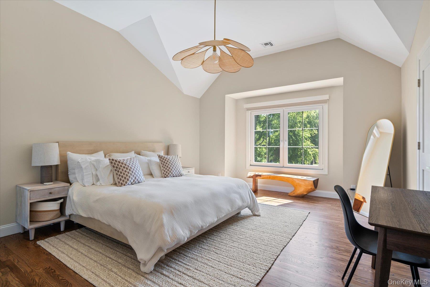 660 Sutton Place — photo 13