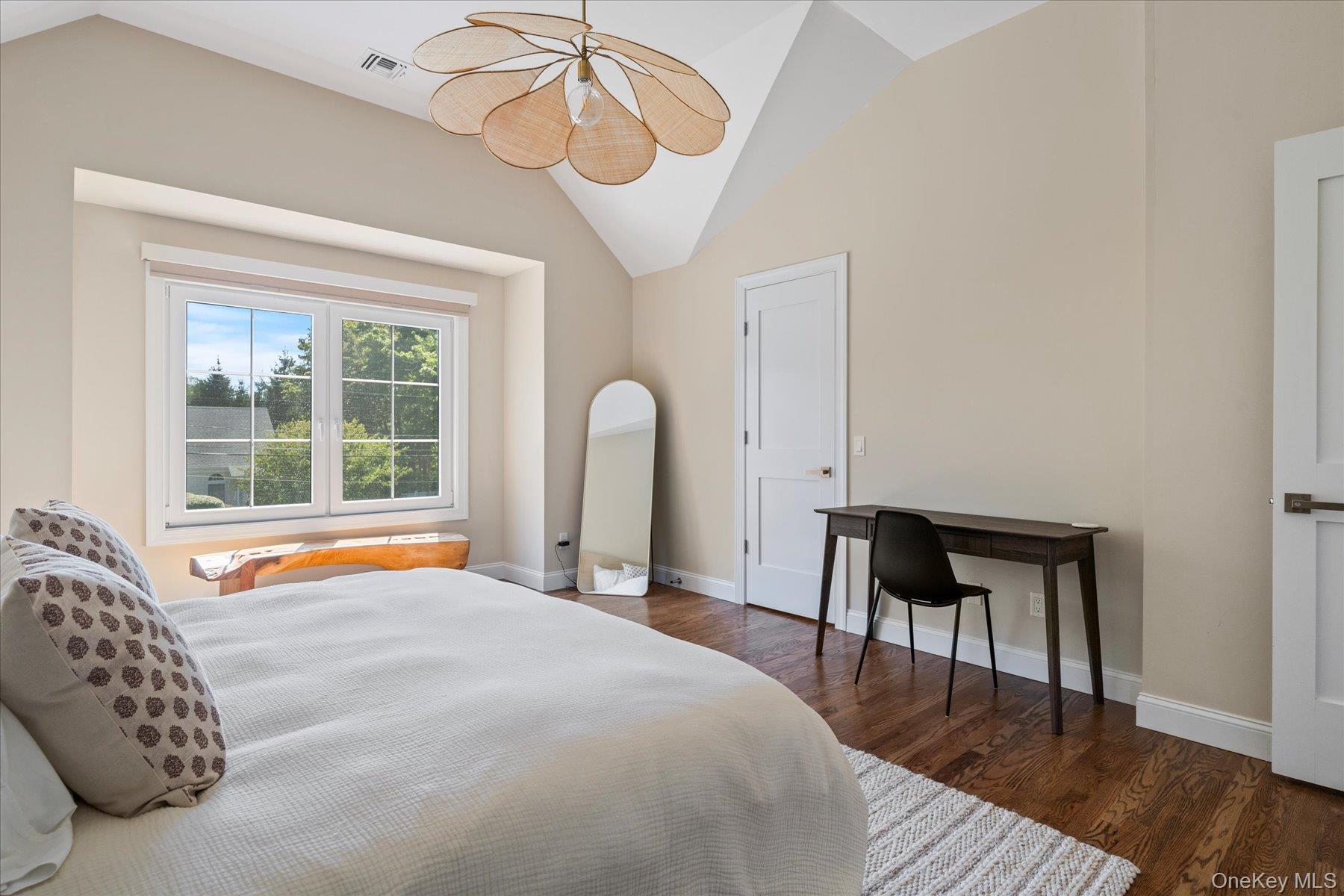 660 Sutton Place — photo 14