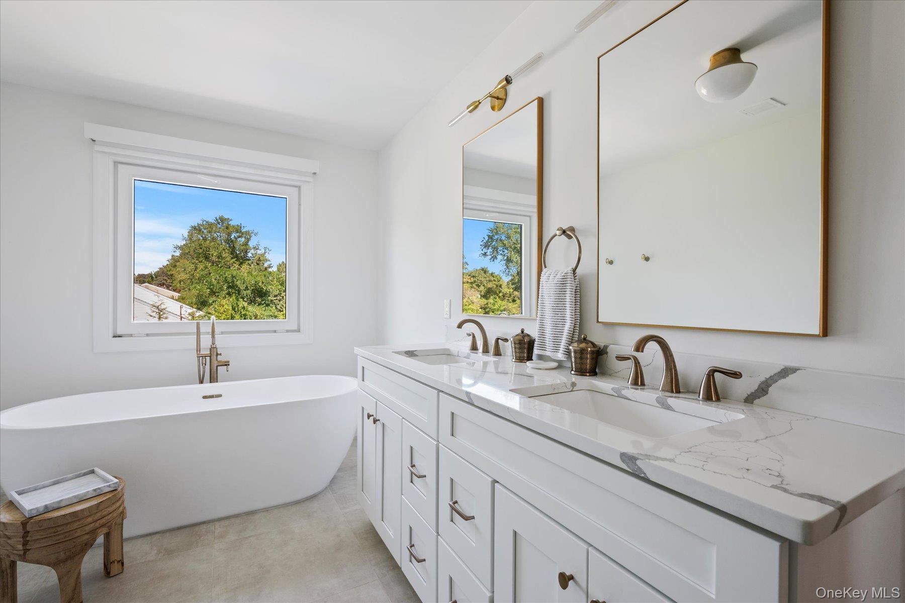 660 Sutton Place — photo 15