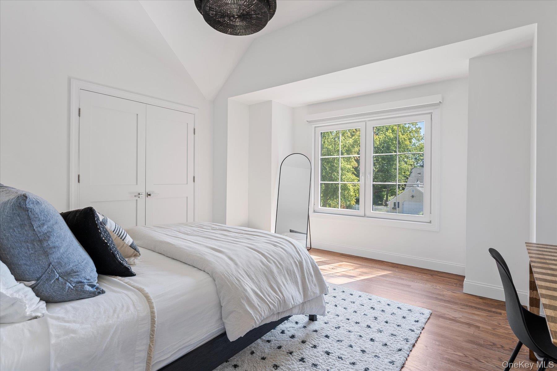 660 Sutton Place — photo 16