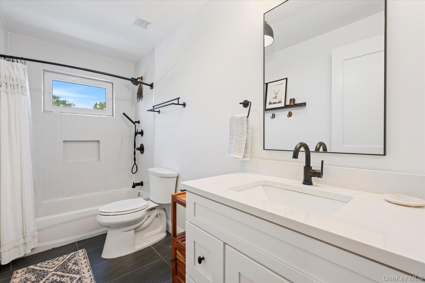 660 Sutton Place — photo 17