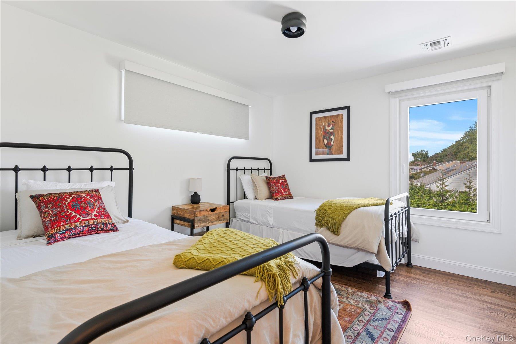 660 Sutton Place — photo 18