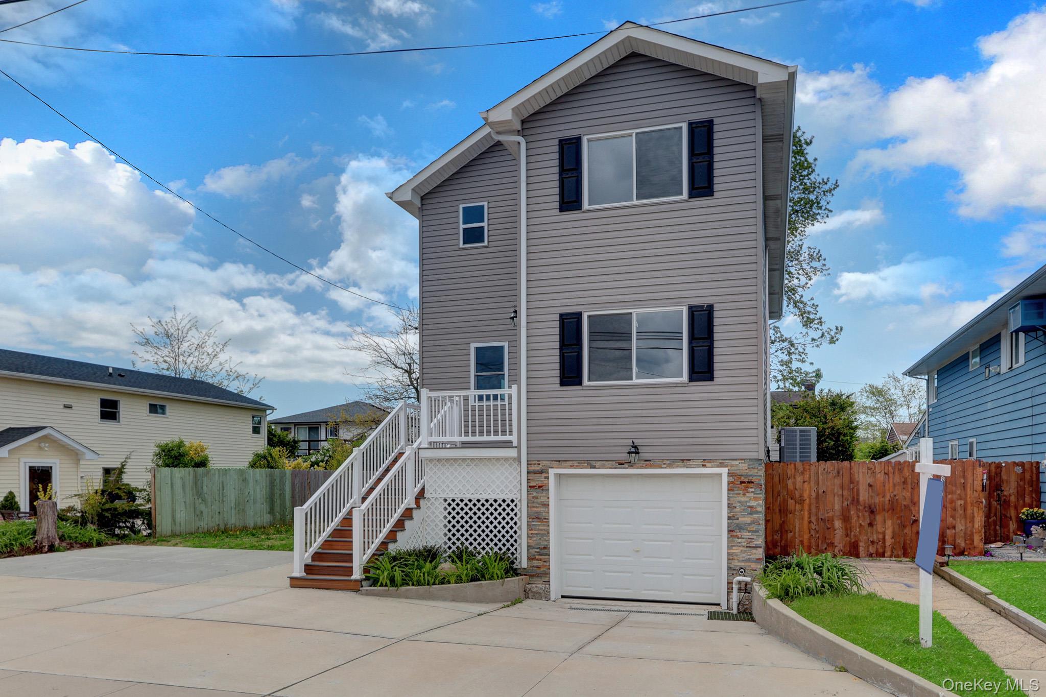 1010 California Place, Island Park