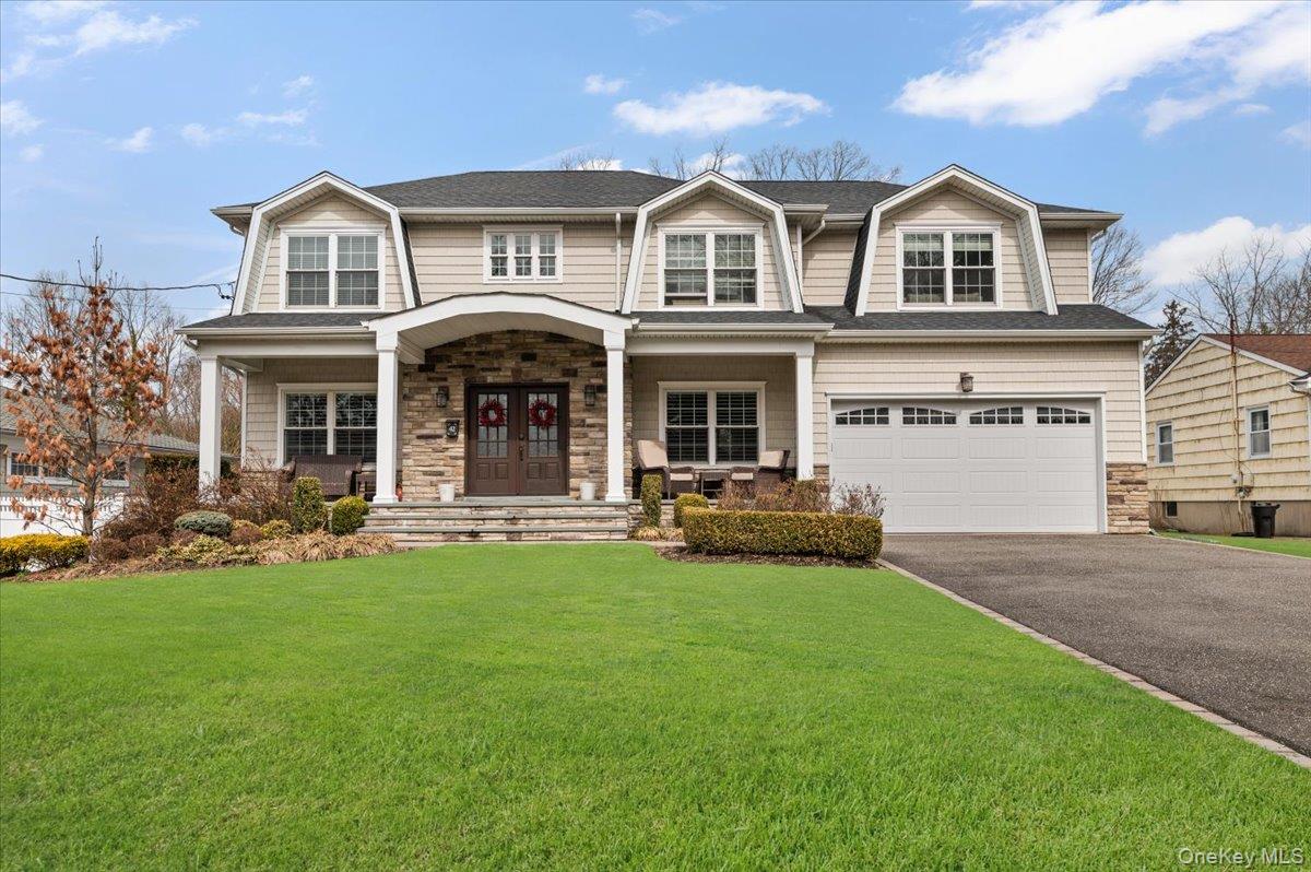 42 Meadowbrook Road, Syosset