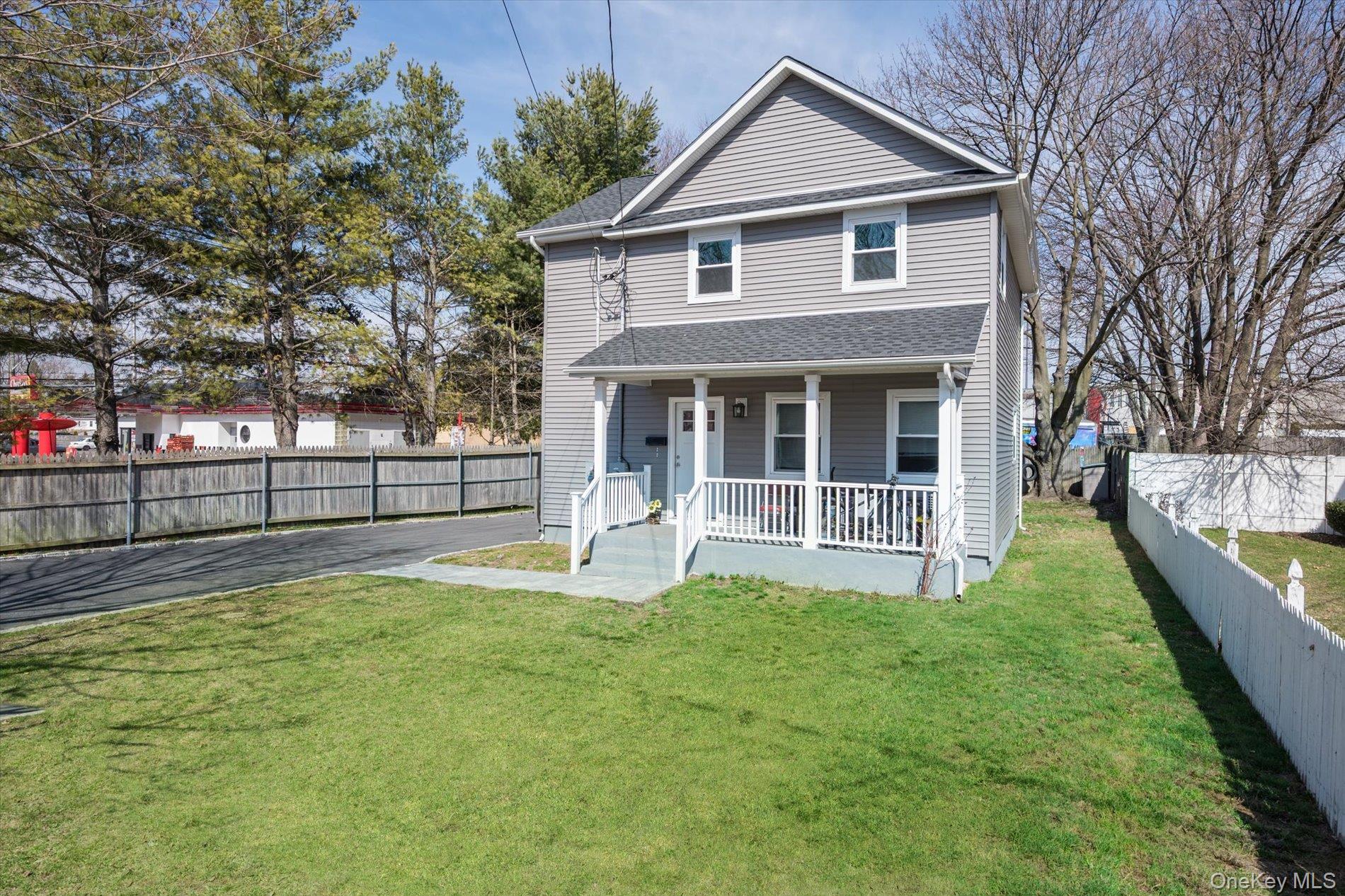 8 14th Street, Huntington Station