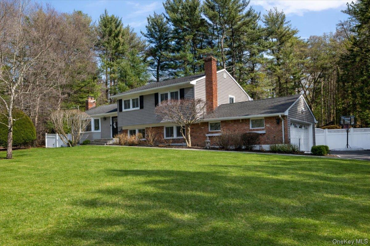 16 Ingold Drive, Dix Hills