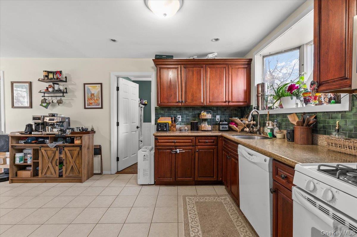 42 Moriches Drive — photo 12