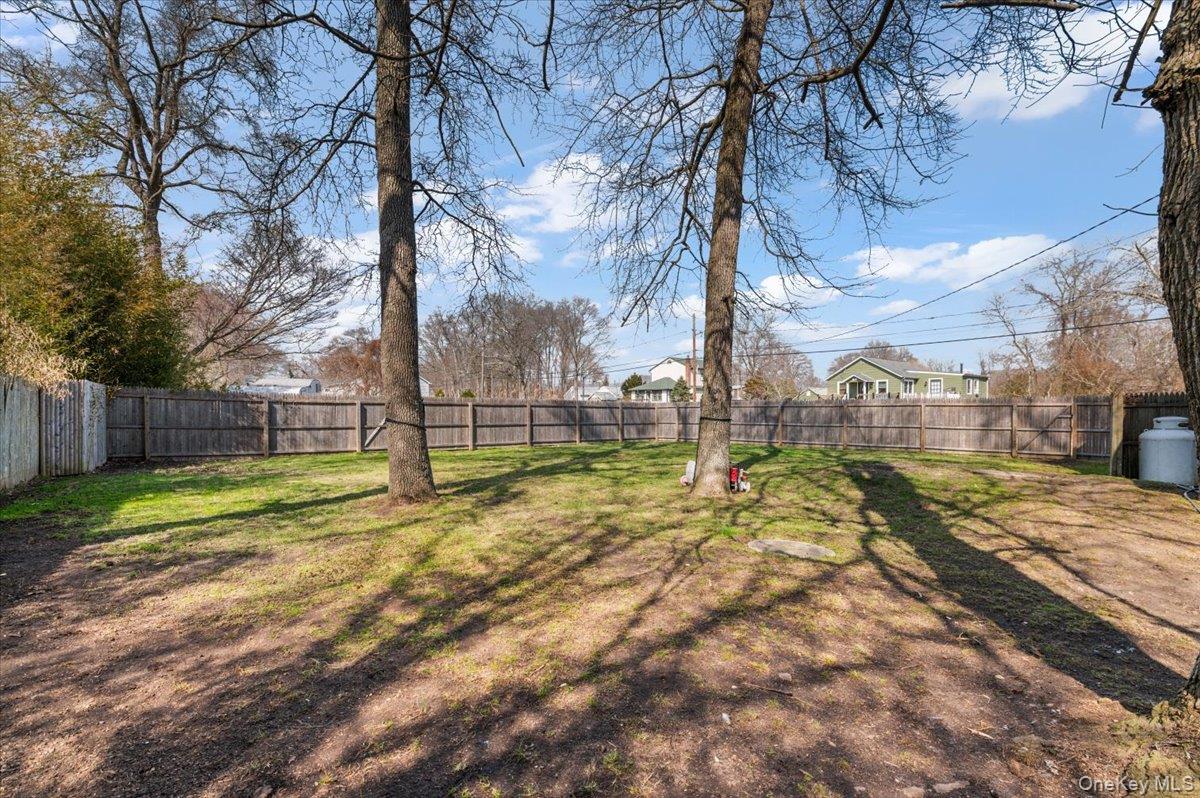 42 Moriches Drive — photo 29