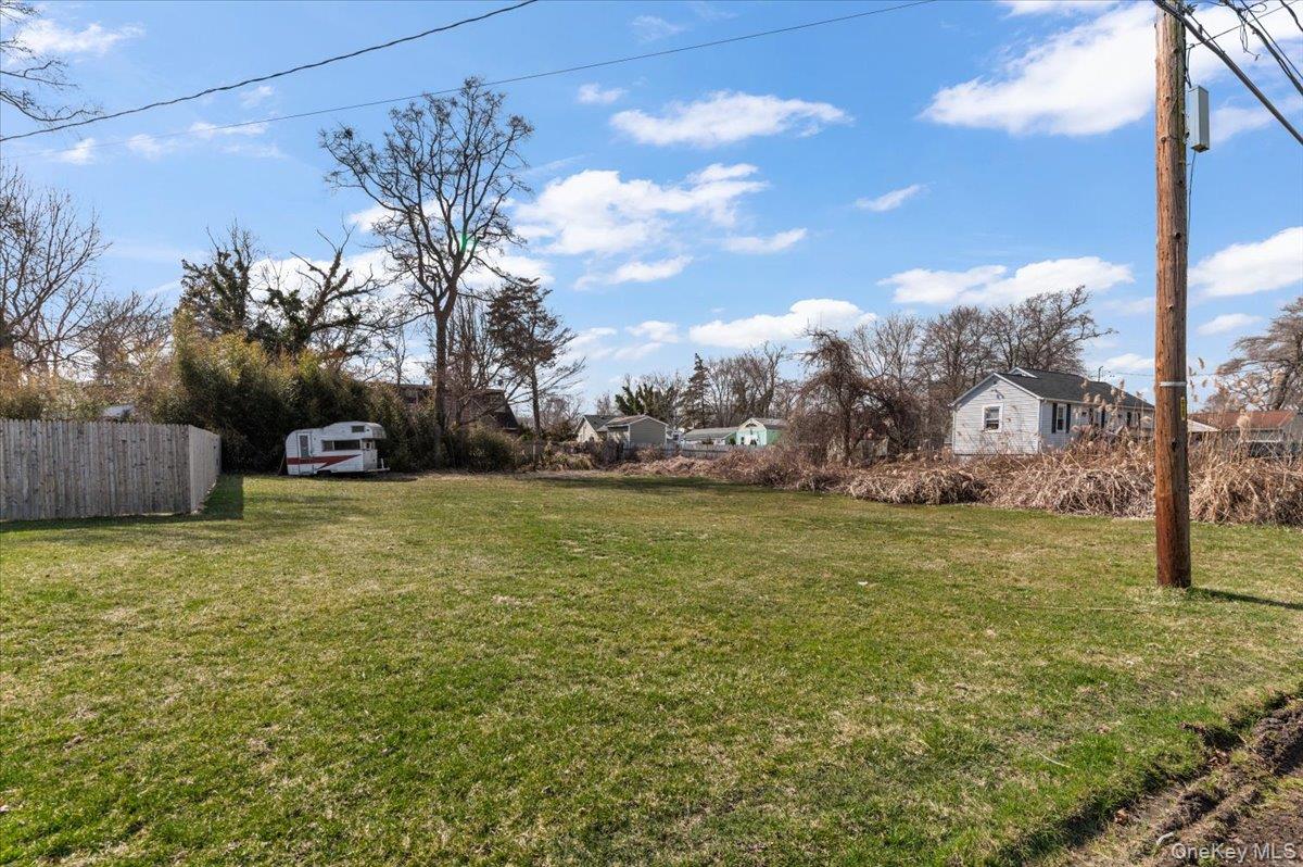 42 Moriches Drive — photo 30