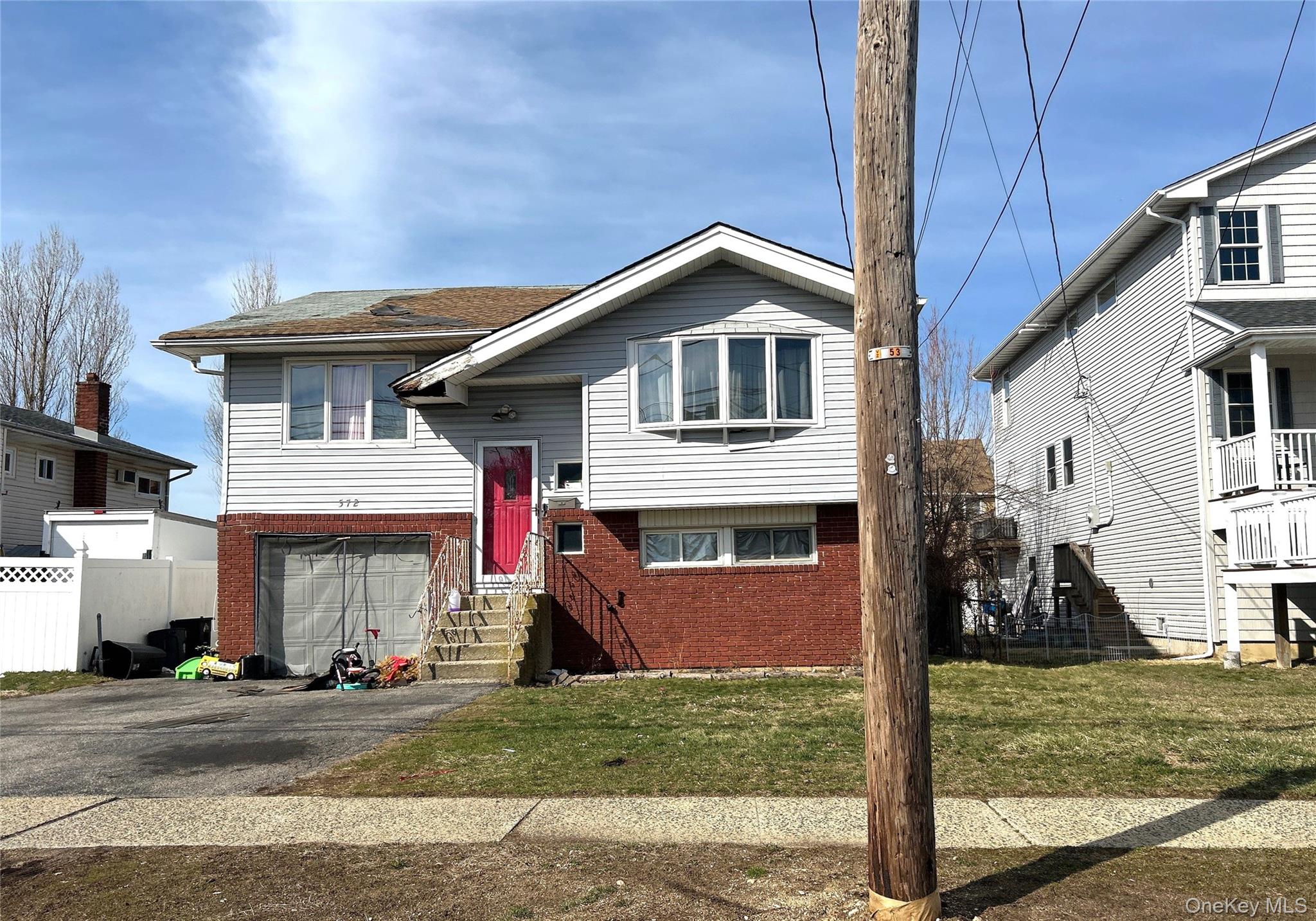 572 Miller Avenue — photo 2